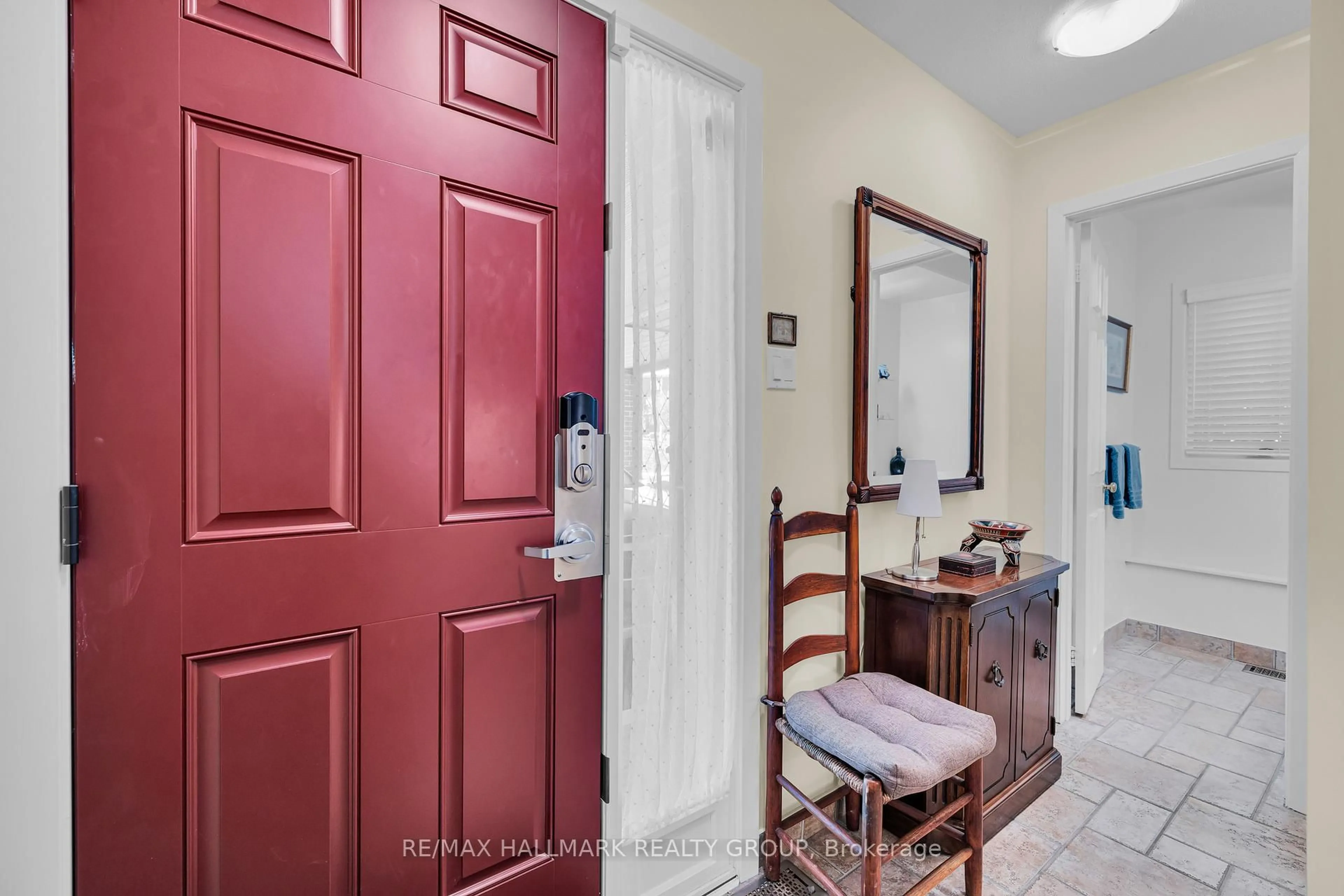Indoor entryway for 60 Greenfield Ave #1, Ottawa Ontario K1S 0X7