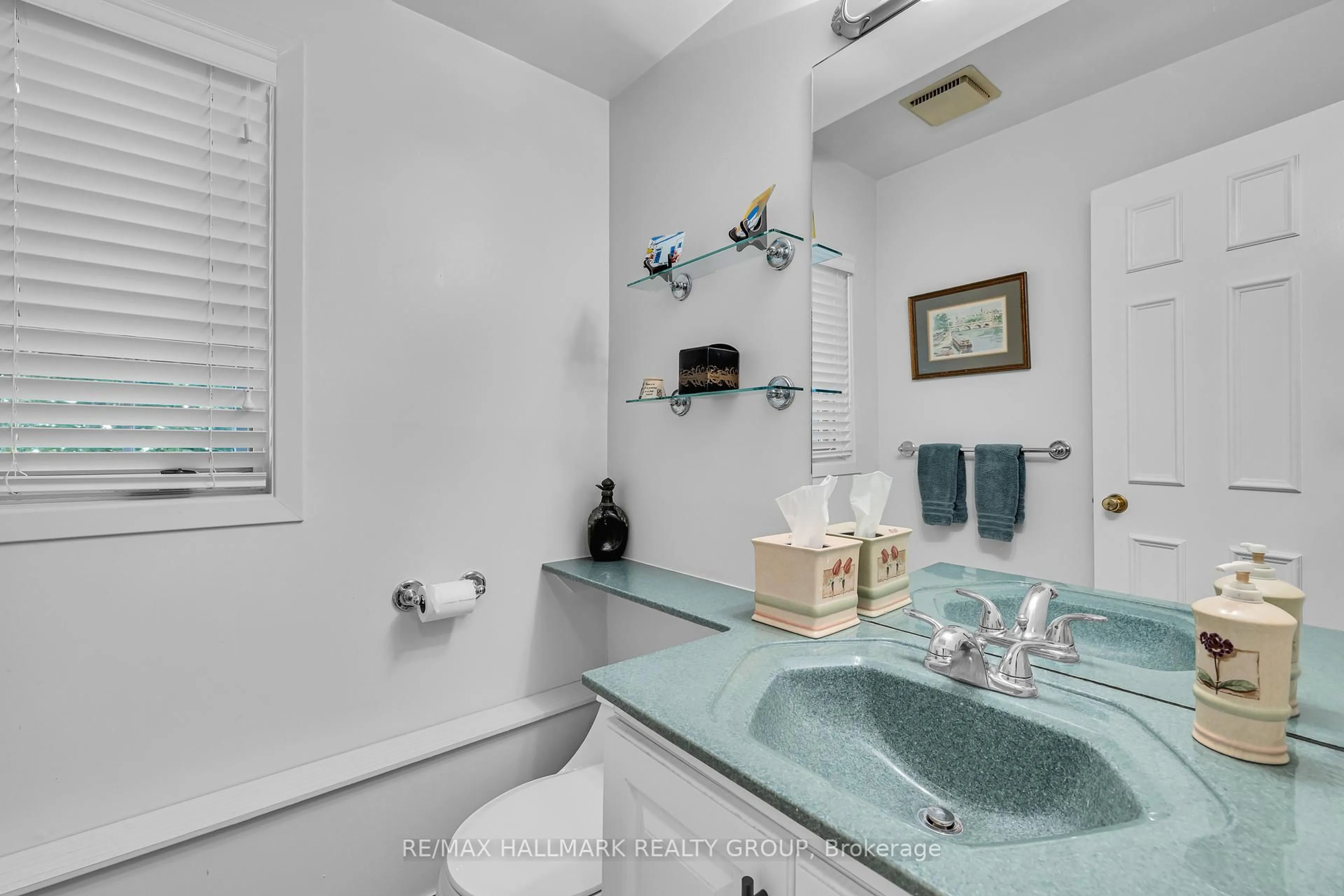Standard bathroom, ceramic/tile floor for 60 Greenfield Ave #1, Ottawa Ontario K1S 0X7