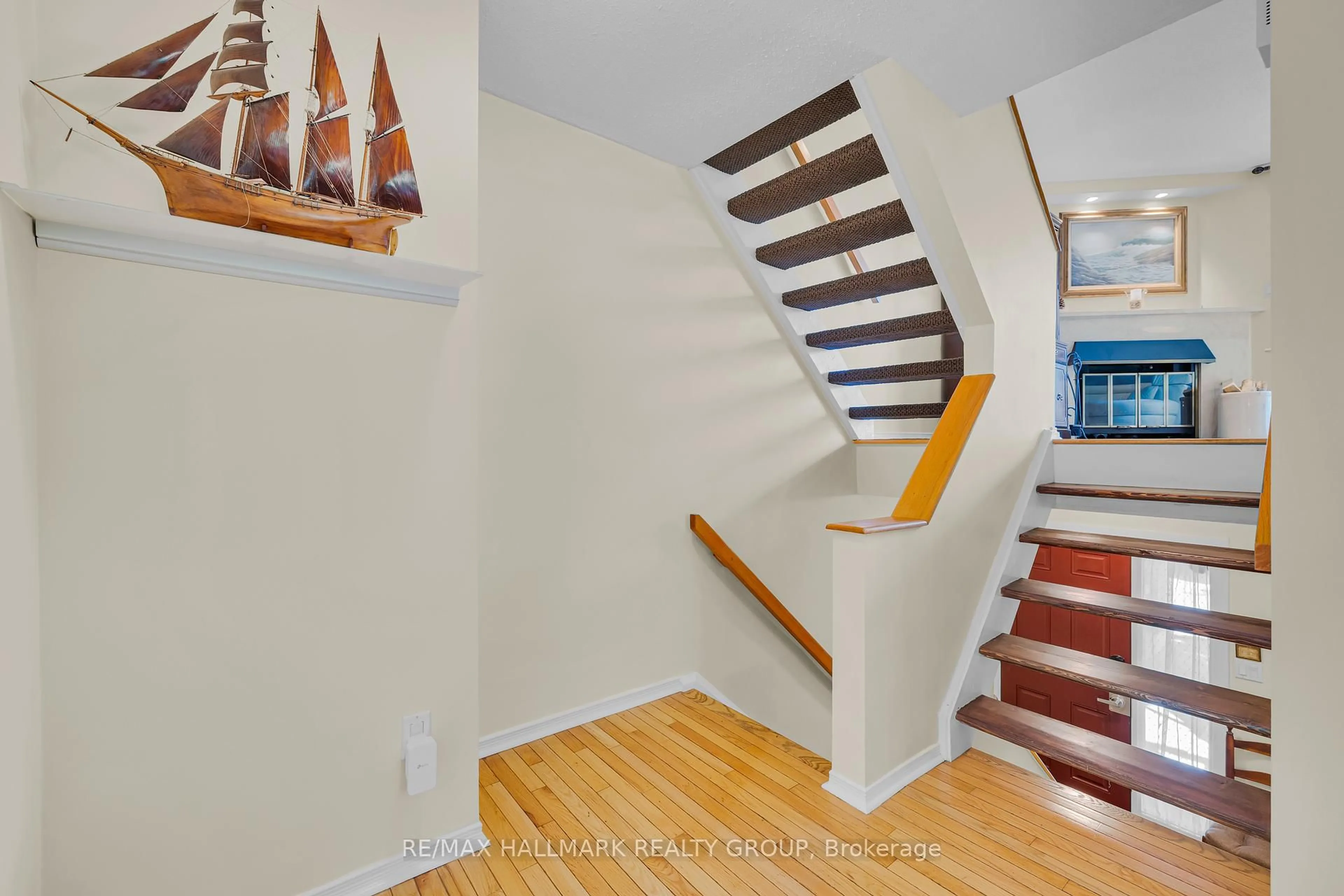 Stairs for 60 Greenfield Ave #1, Ottawa Ontario K1S 0X7