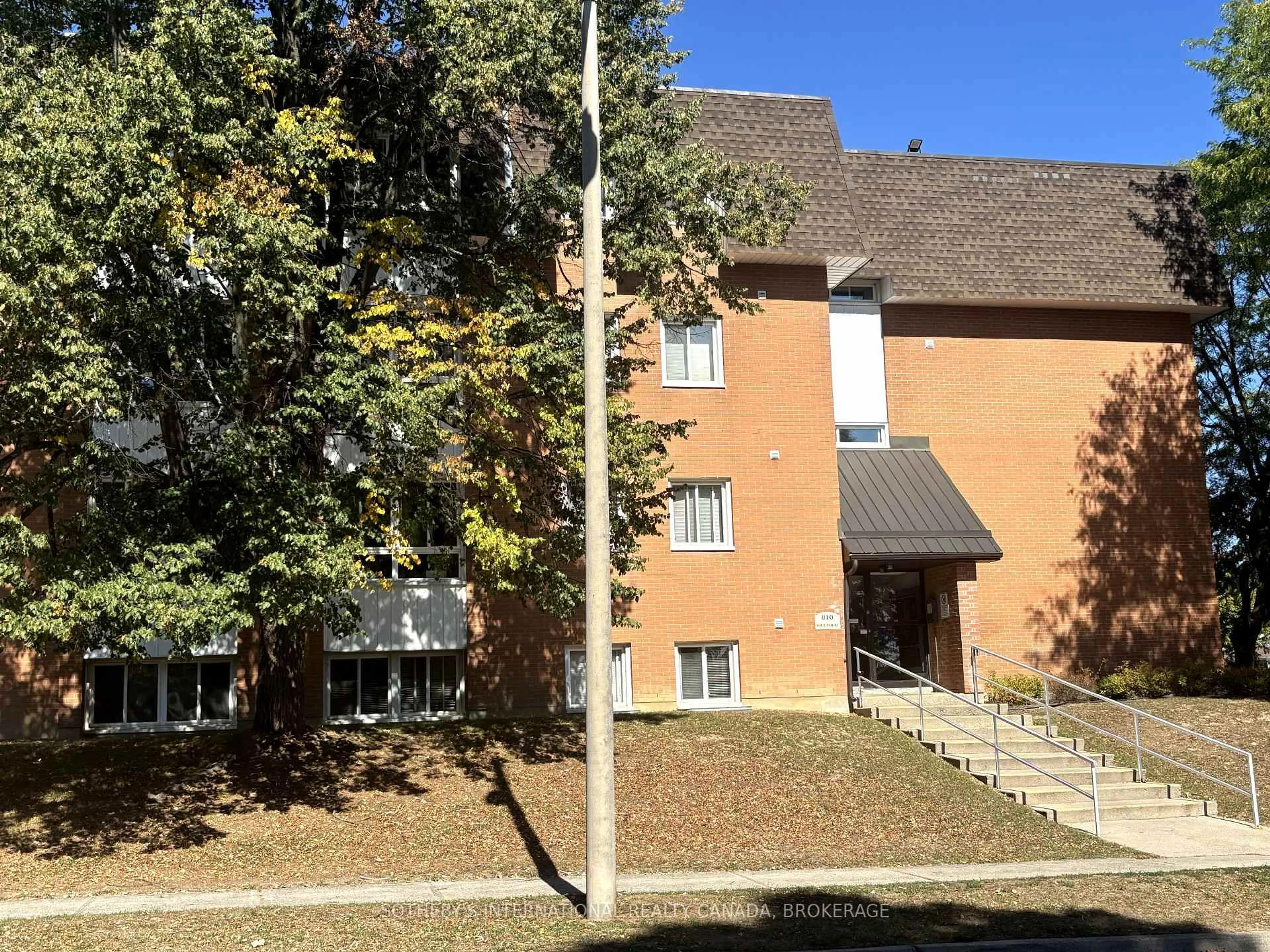 A pic from outside/outdoor area/front of a property/back of a property/a pic from drone, unknown for 810 Kyle Crt #G3, Brockville Ontario K6V 6H6