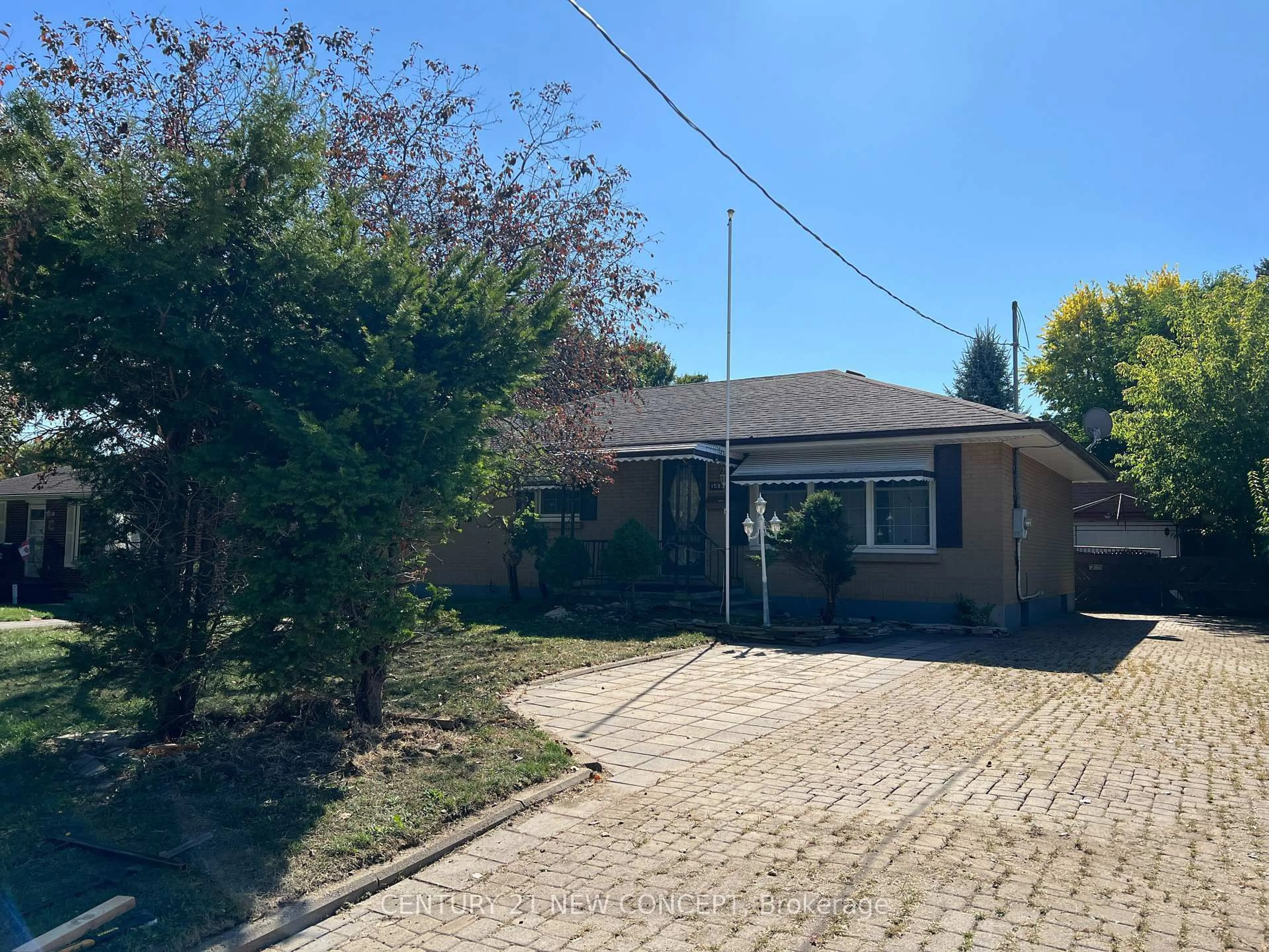 A pic from outside/outdoor area/front of a property/back of a property/a pic from drone, street for 1583 Dale St, London East Ontario N5V 1Y1