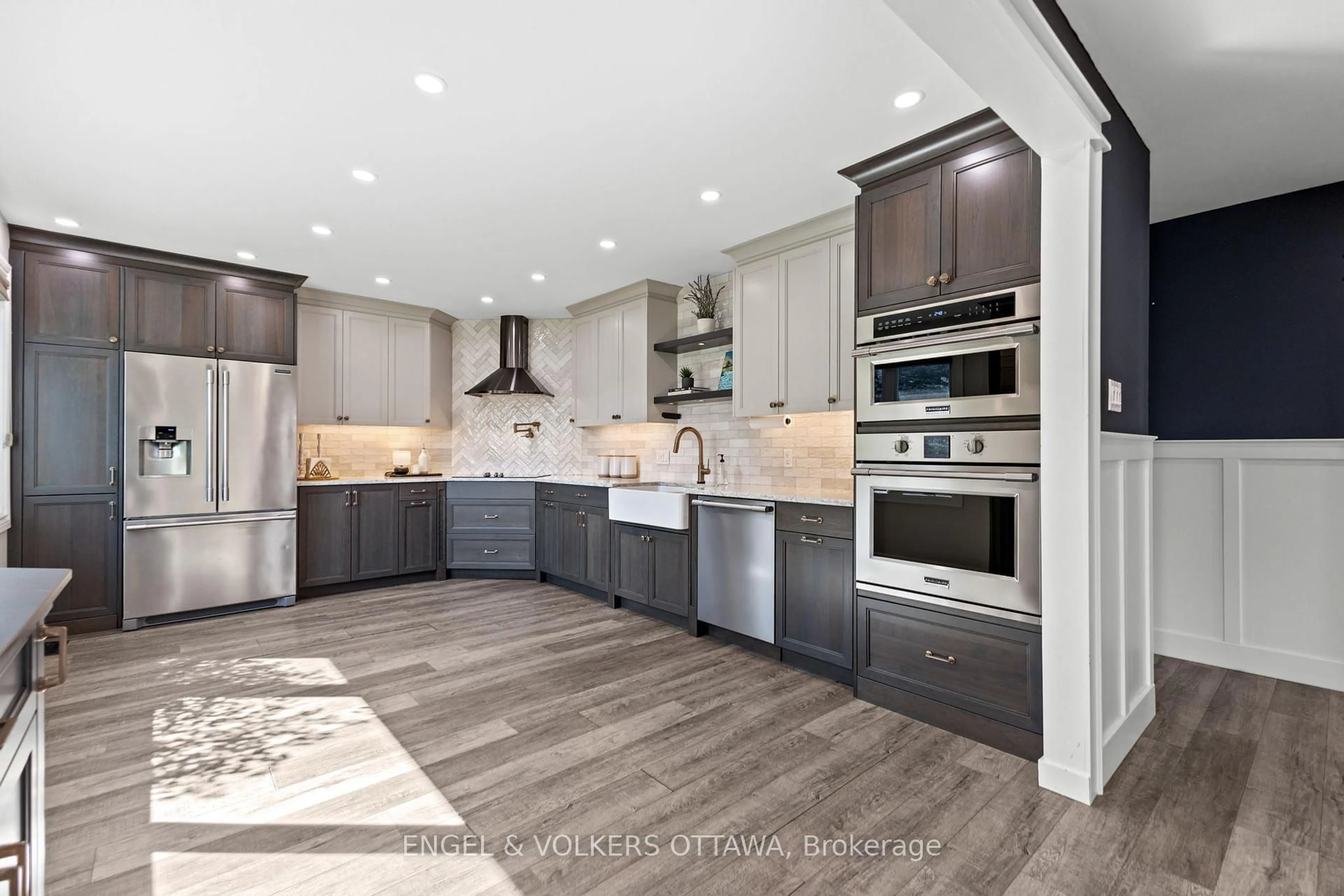 Contemporary kitchen, ceramic/tile floor for 855 Weston Dr, Ottawa Ontario K1G 1W5