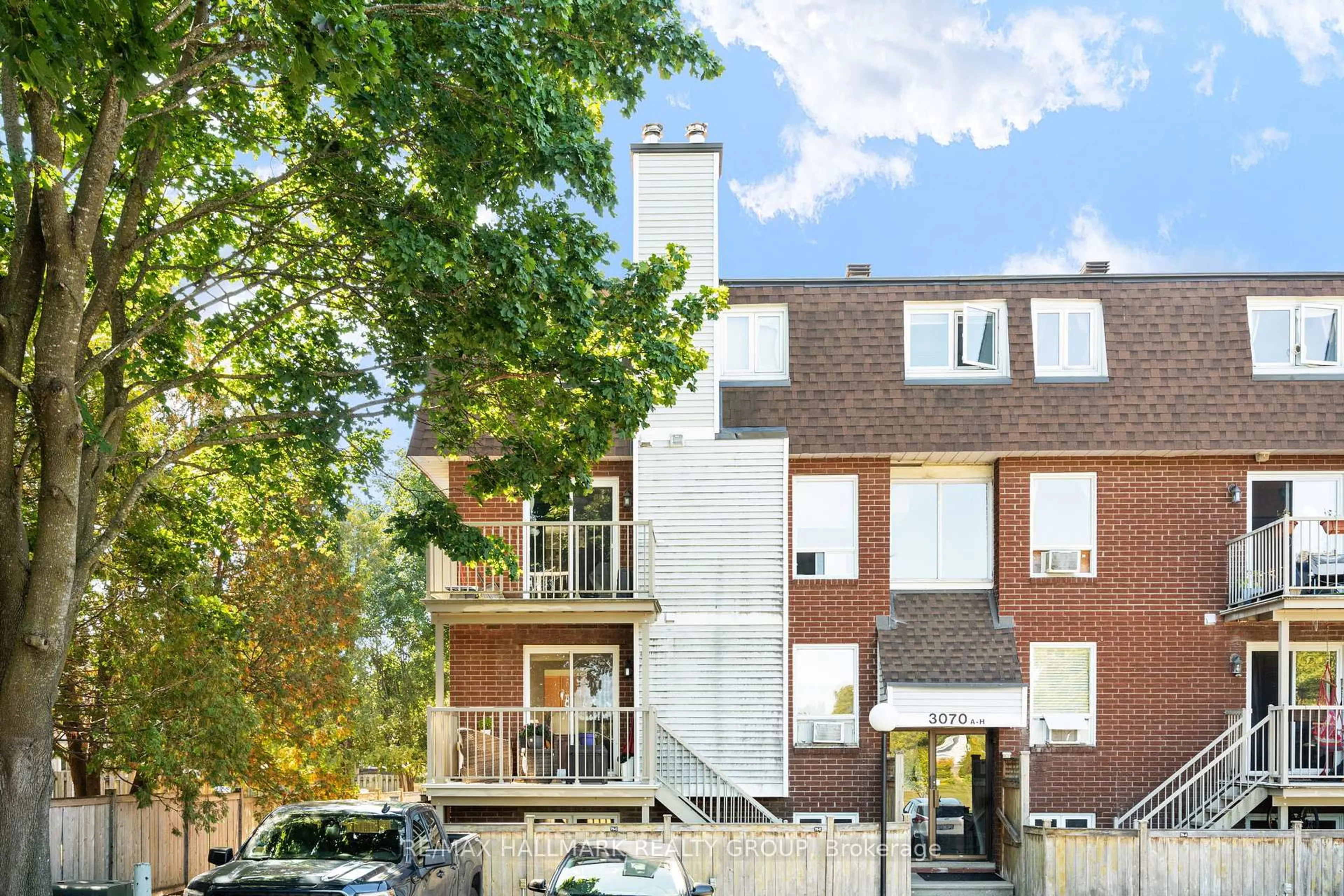 A pic from outside/outdoor area/front of a property/back of a property/a pic from drone, street for 3070 Councillors Way #D, Ottawa Ontario K1T 2S6