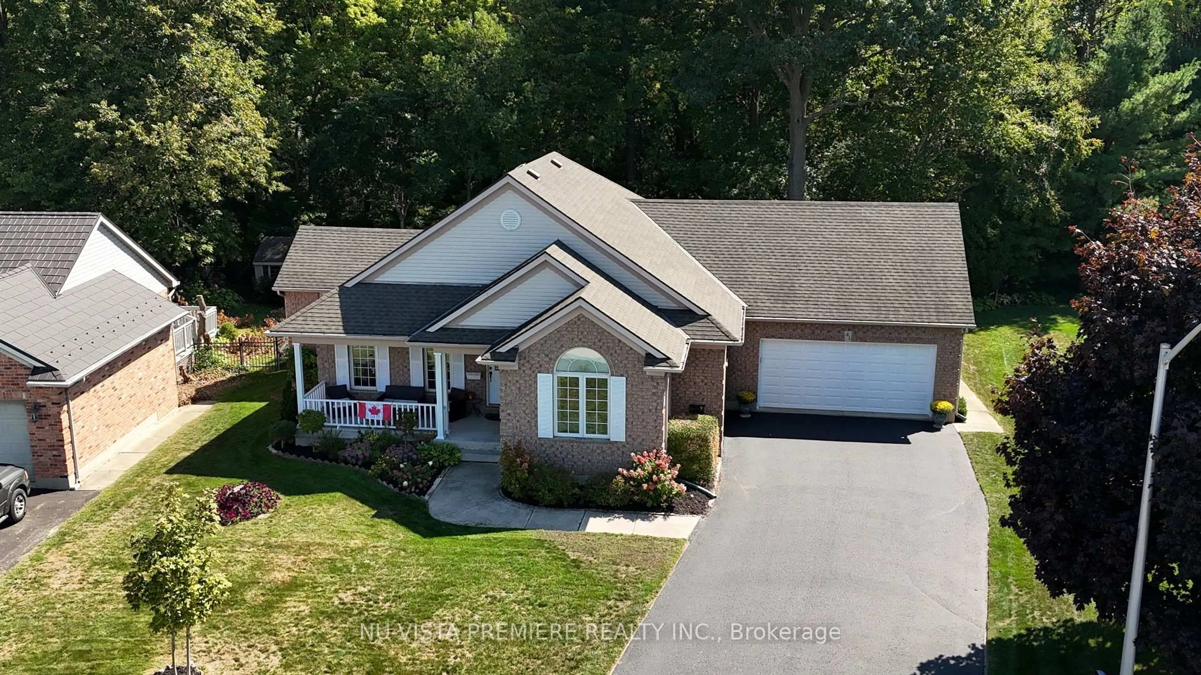 A pic from outside/outdoor area/front of a property/back of a property/a pic from drone, street for 41 Tarry Pkwy, Aylmer Ontario N5H 3E2