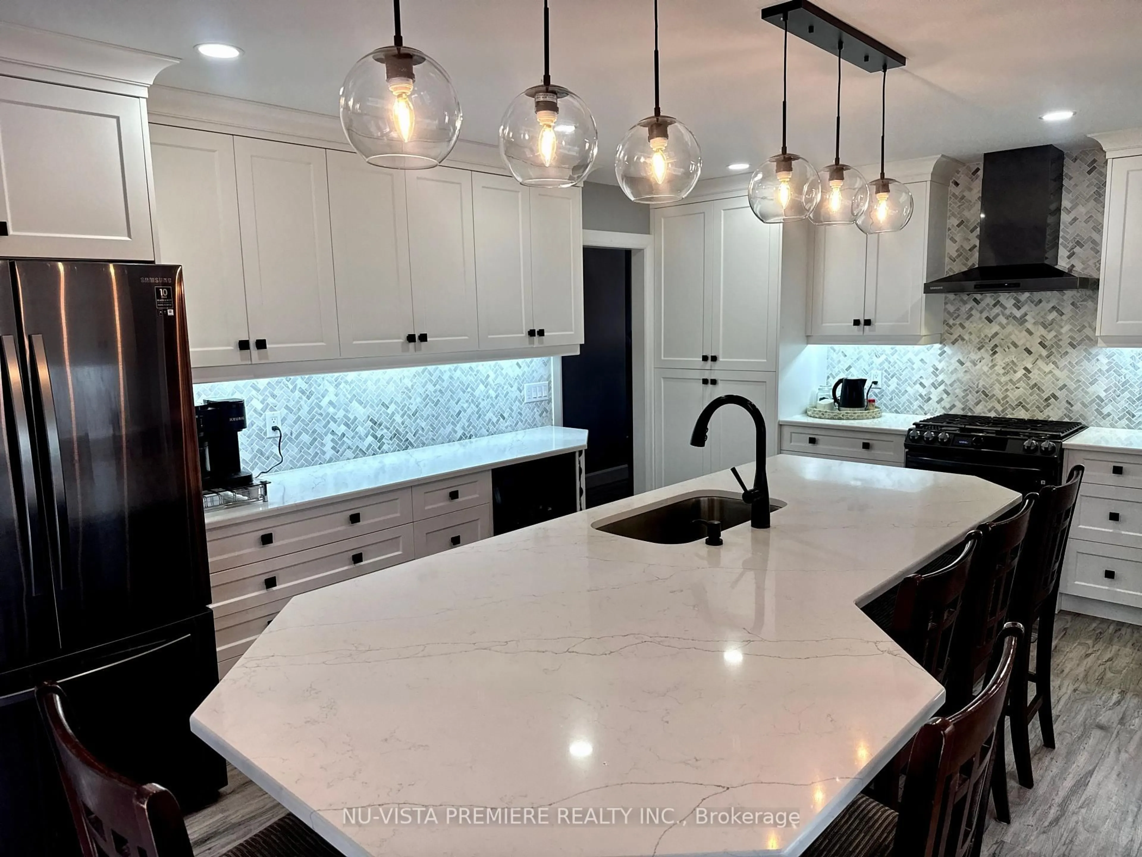 Contemporary kitchen, ceramic/tile floor for 41 Tarry Pkwy, Aylmer Ontario N5H 3E2