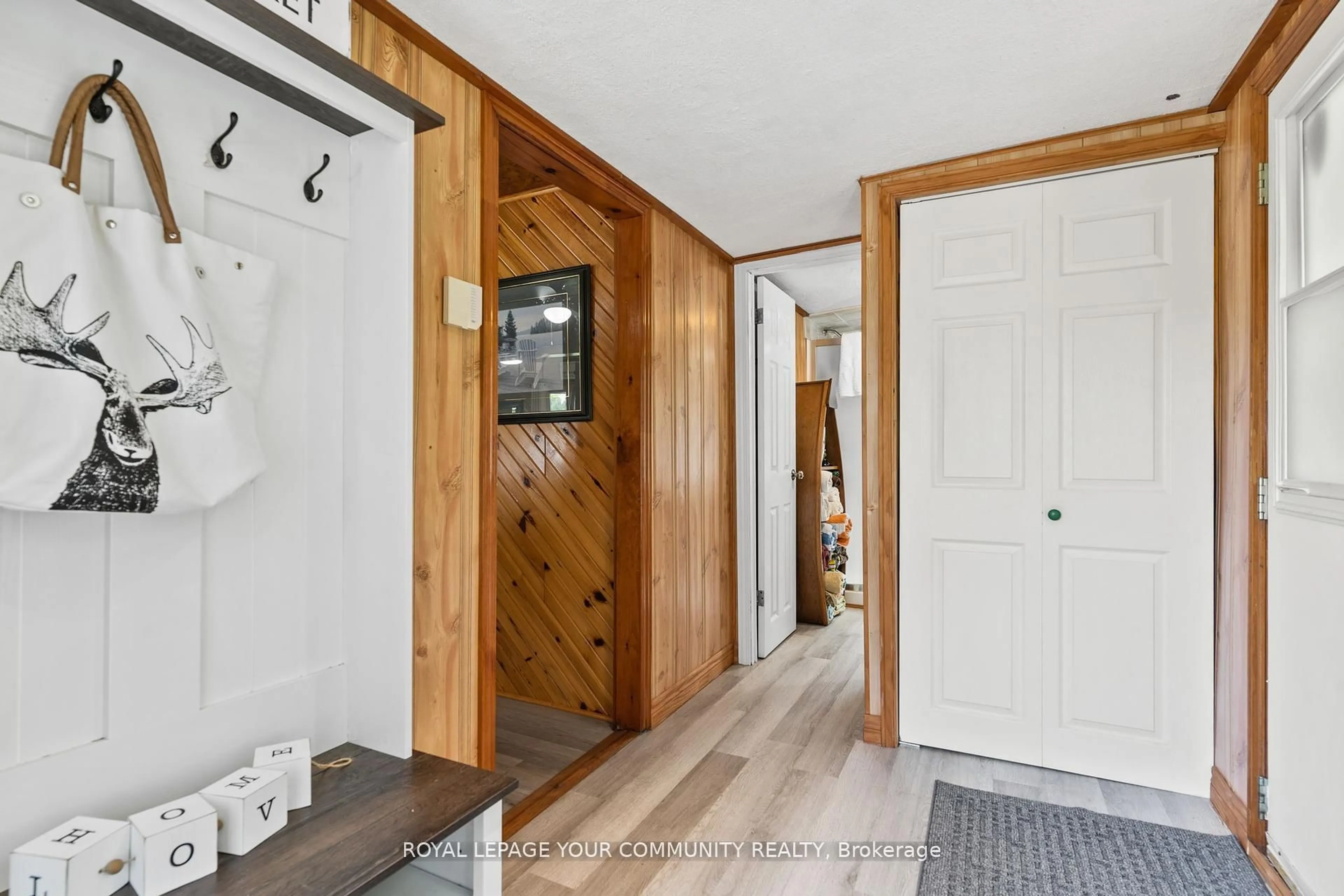 Indoor entryway for 1139 Canuck Tr, Minden Hills Ontario K0M 2A1