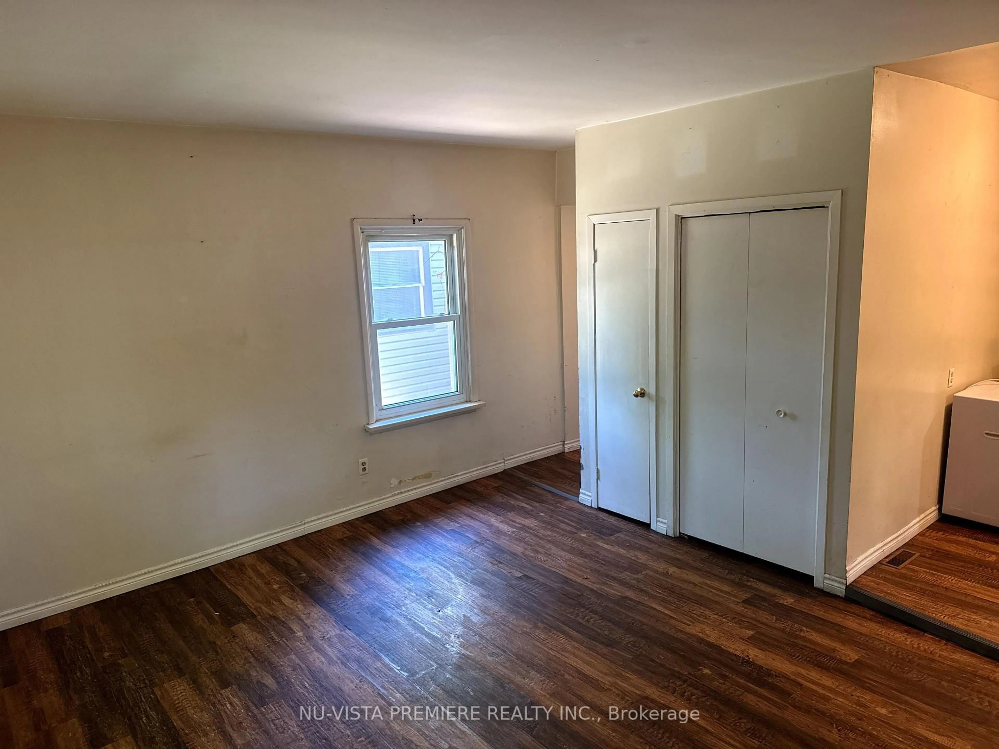 A pic of a room for 446 Hill St, London East Ontario N6B 1E6