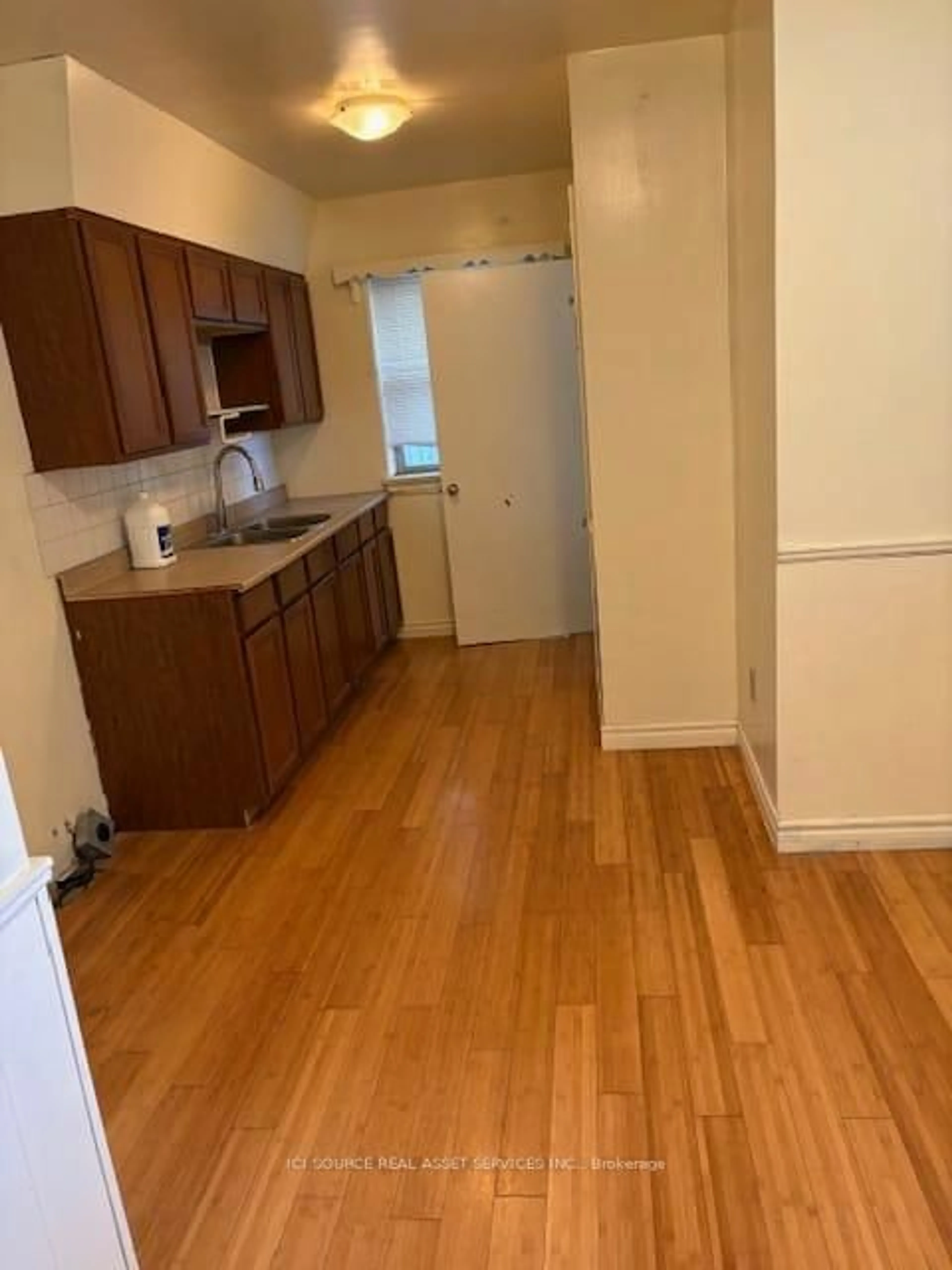 A pic of a room for 10 Glenellen Dr, St. Catharines Ontario L2M 5Y7