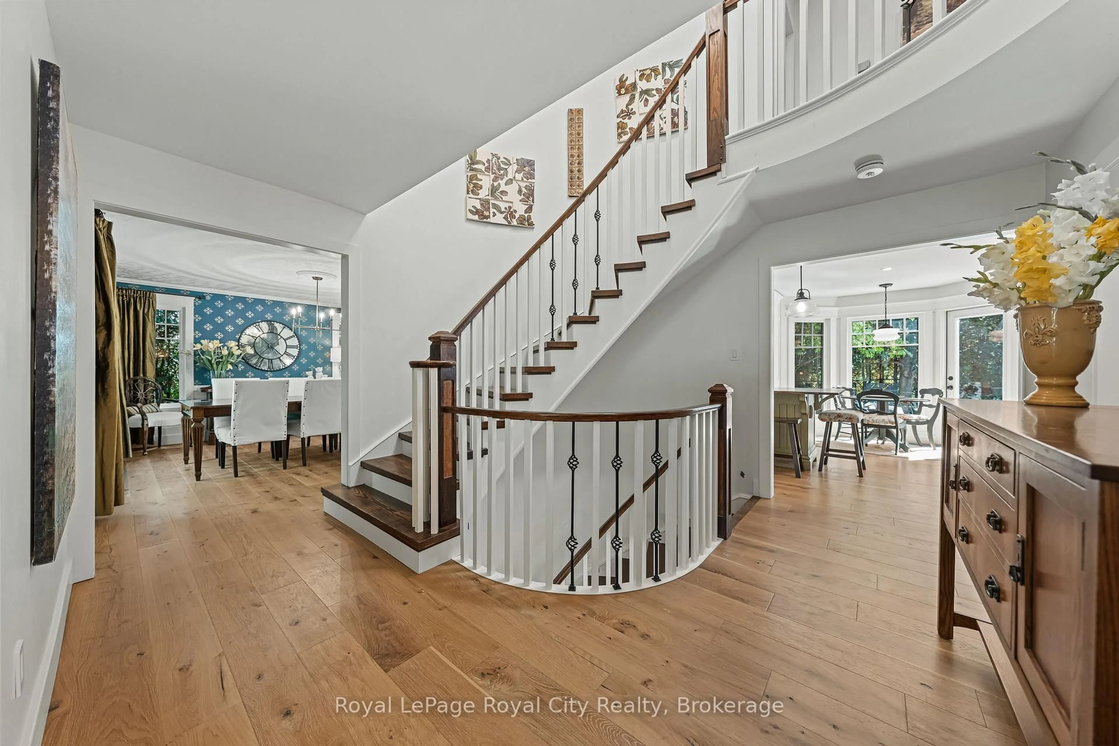 Indoor entryway for 35 Monticello Cres, Guelph Ontario N1G 2M1