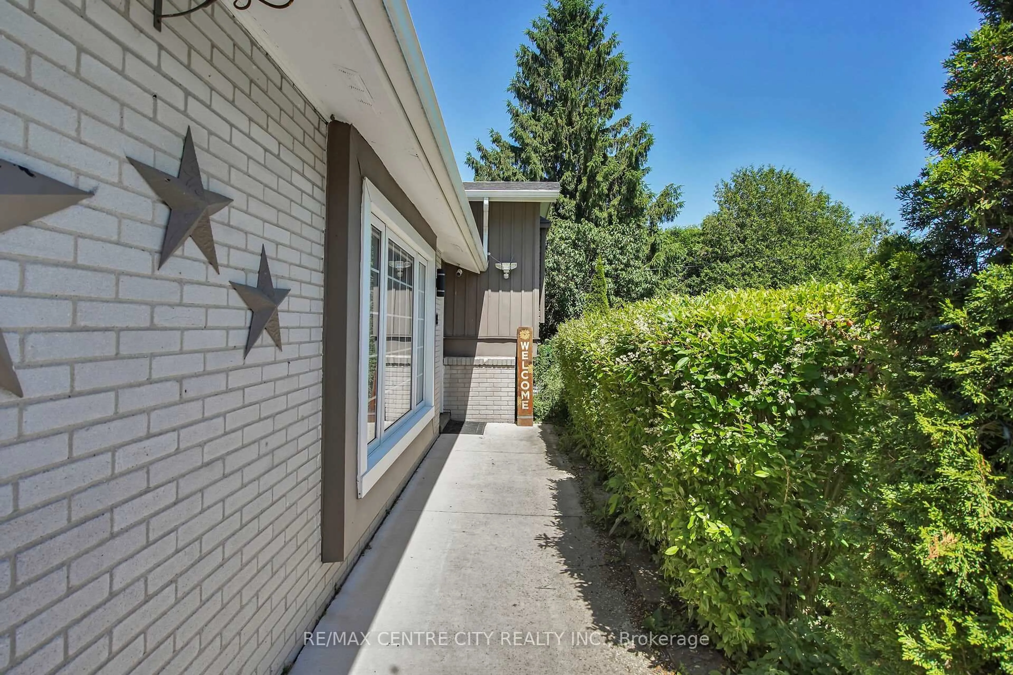 A pic from outside/outdoor area/front of a property/back of a property/a pic from drone, street for 2103 Fanshawe Park Rd, Middlesex Centre Ontario N6H 0H6
