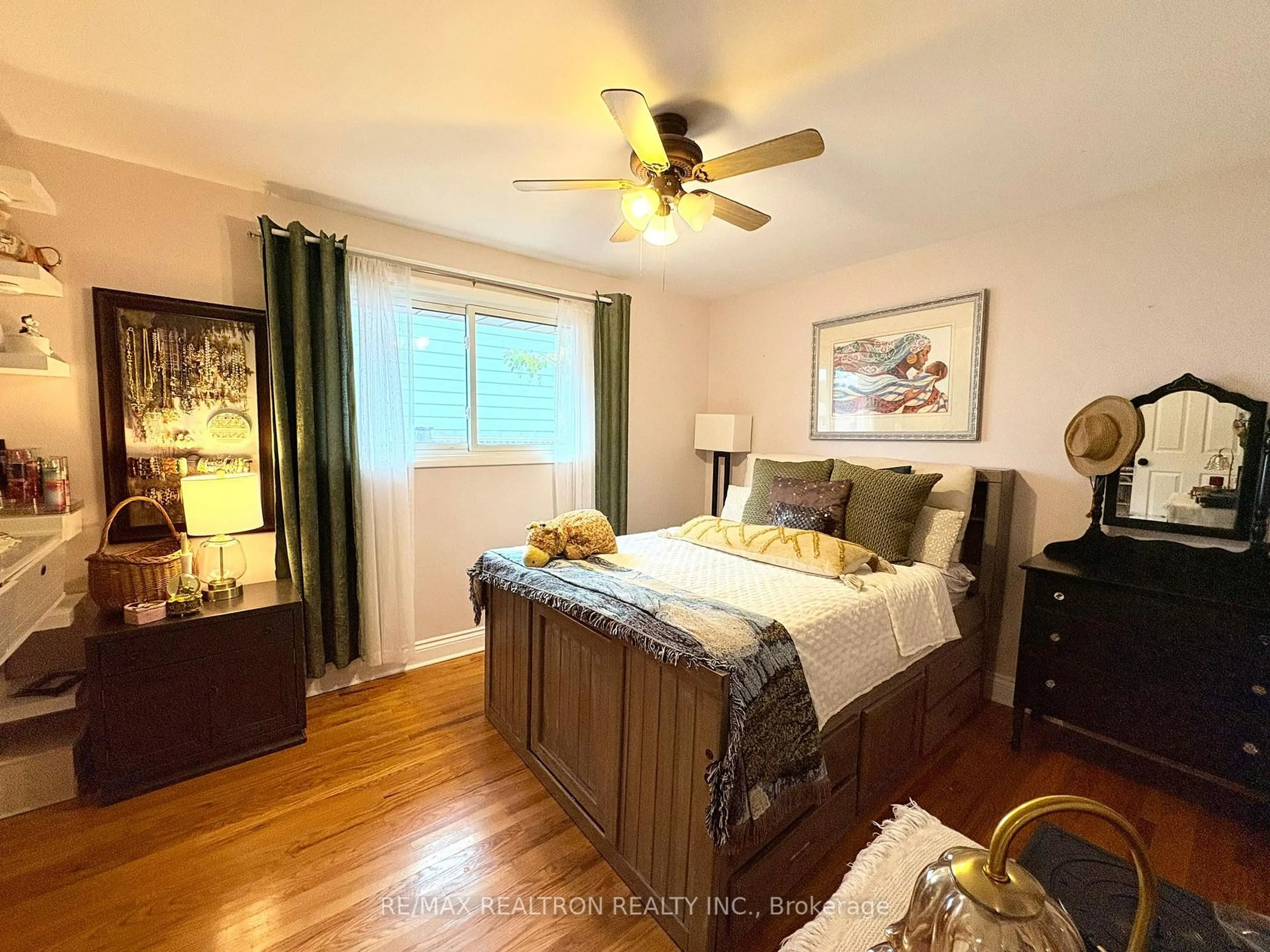 Bedroom with bed, wood/laminate floor for 323 Lindan Ave, Selwyn Ontario K9L 1K9