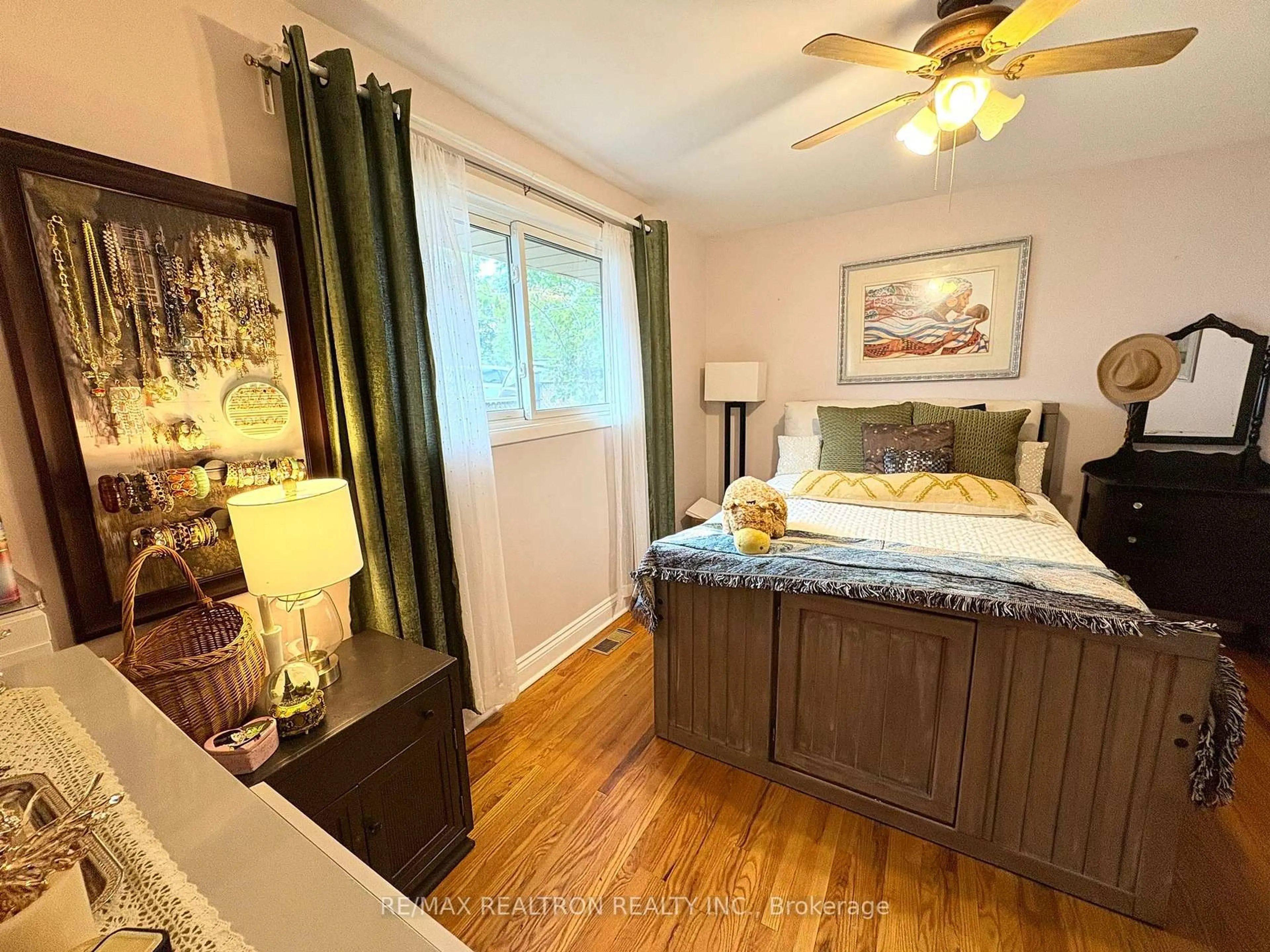 Bedroom with bed, wood/laminate floor for 323 Lindan Ave, Selwyn Ontario K9L 1K9