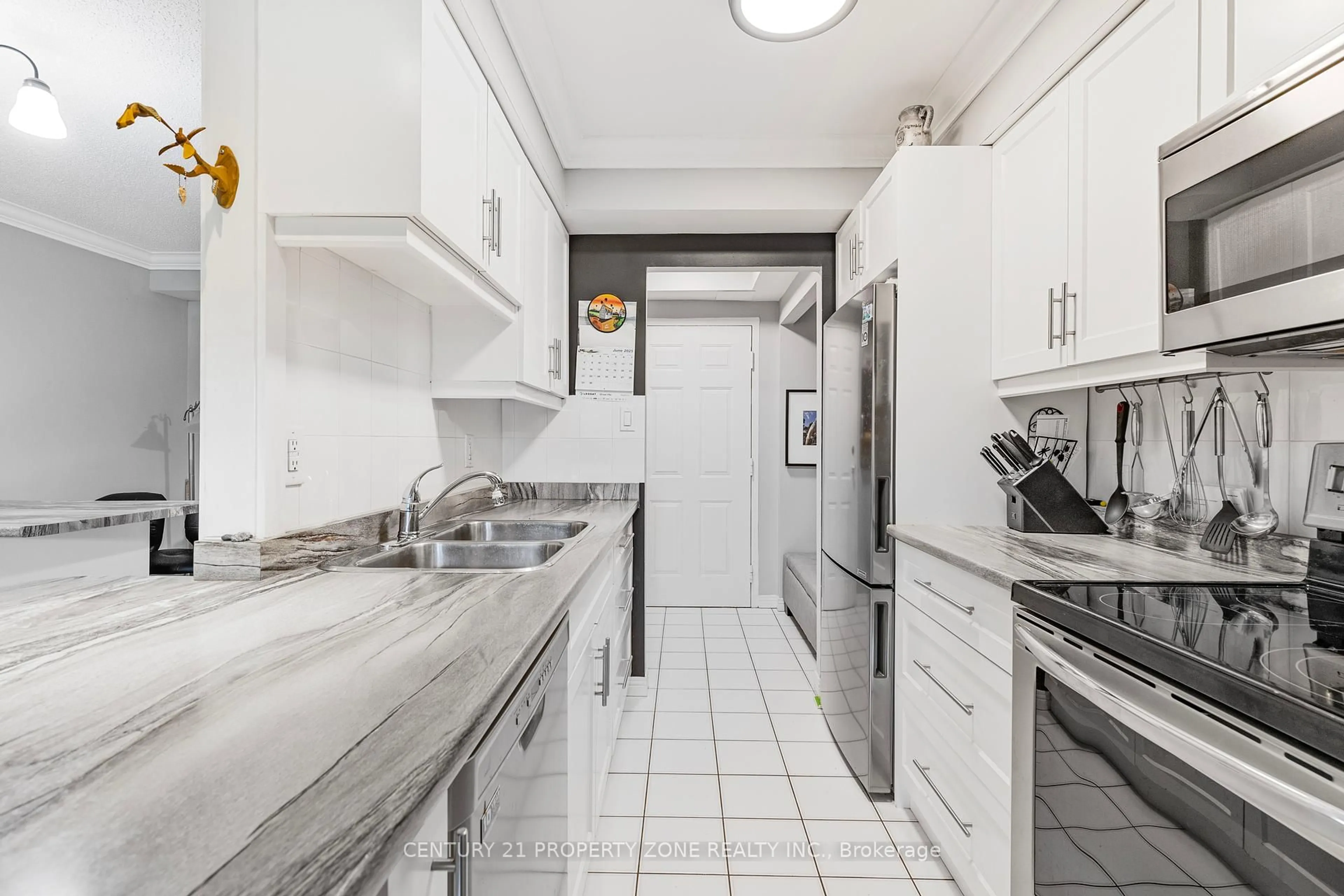Standard kitchen, ceramic/tile floor for 482 James St #104, Hamilton Ontario L8L 1J1