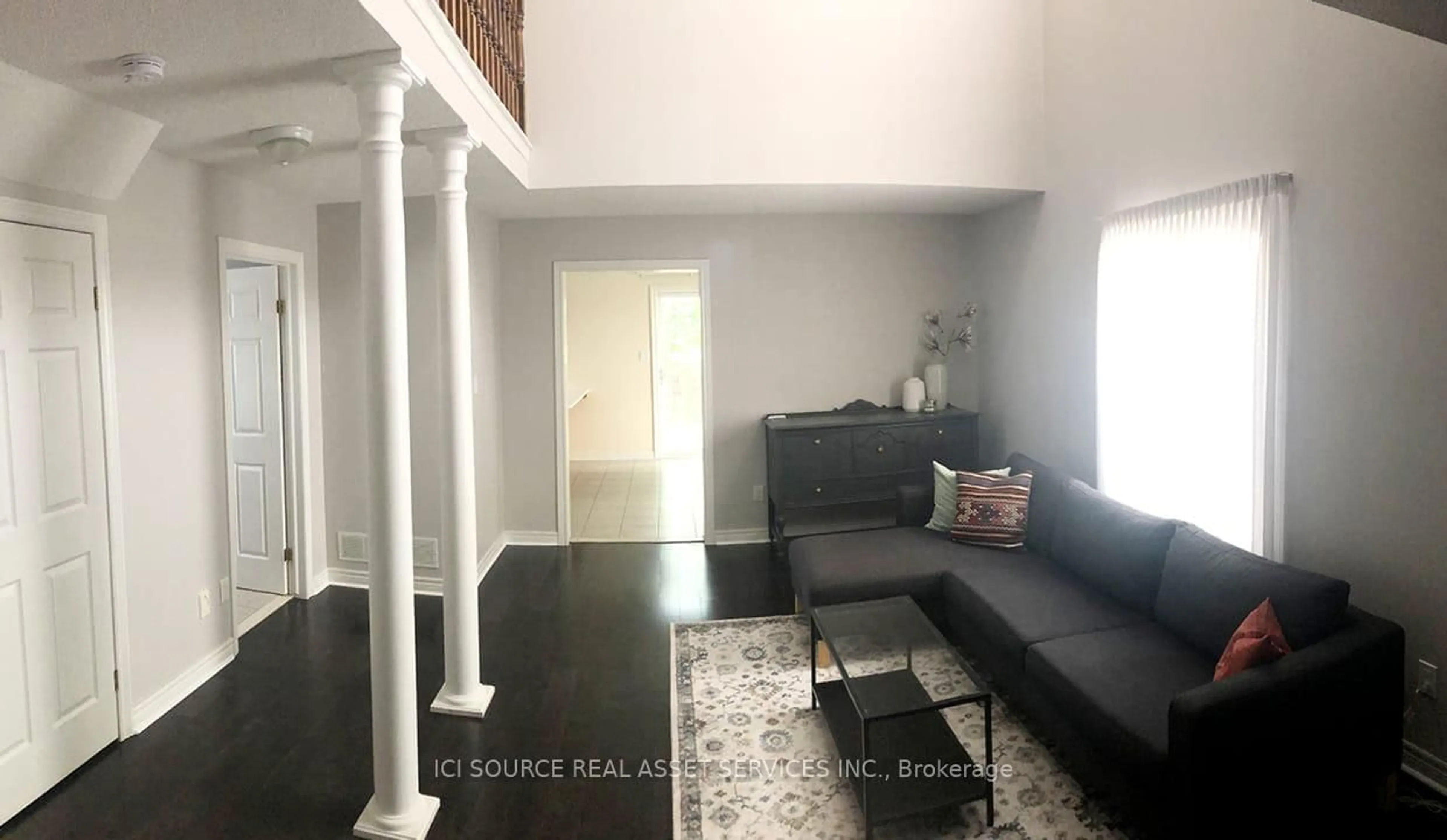 Living room with furniture, unknown for 98 Summers Dr, Thorold Ontario L2V 5B1