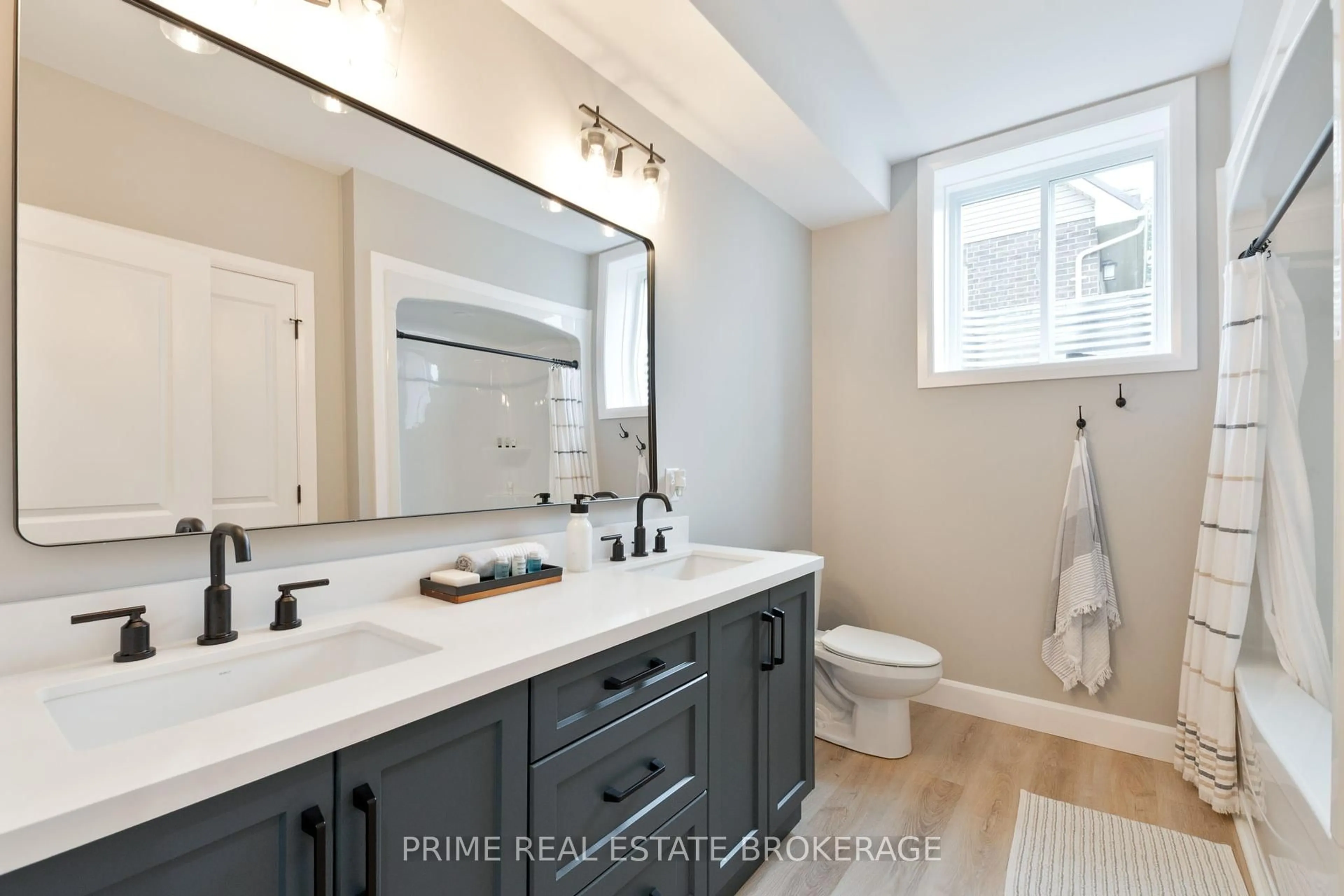 Contemporary bathroom, ceramic/tile floor for 8865 Iona Rd, Dutton/Dunwich Ontario N0L 1P0