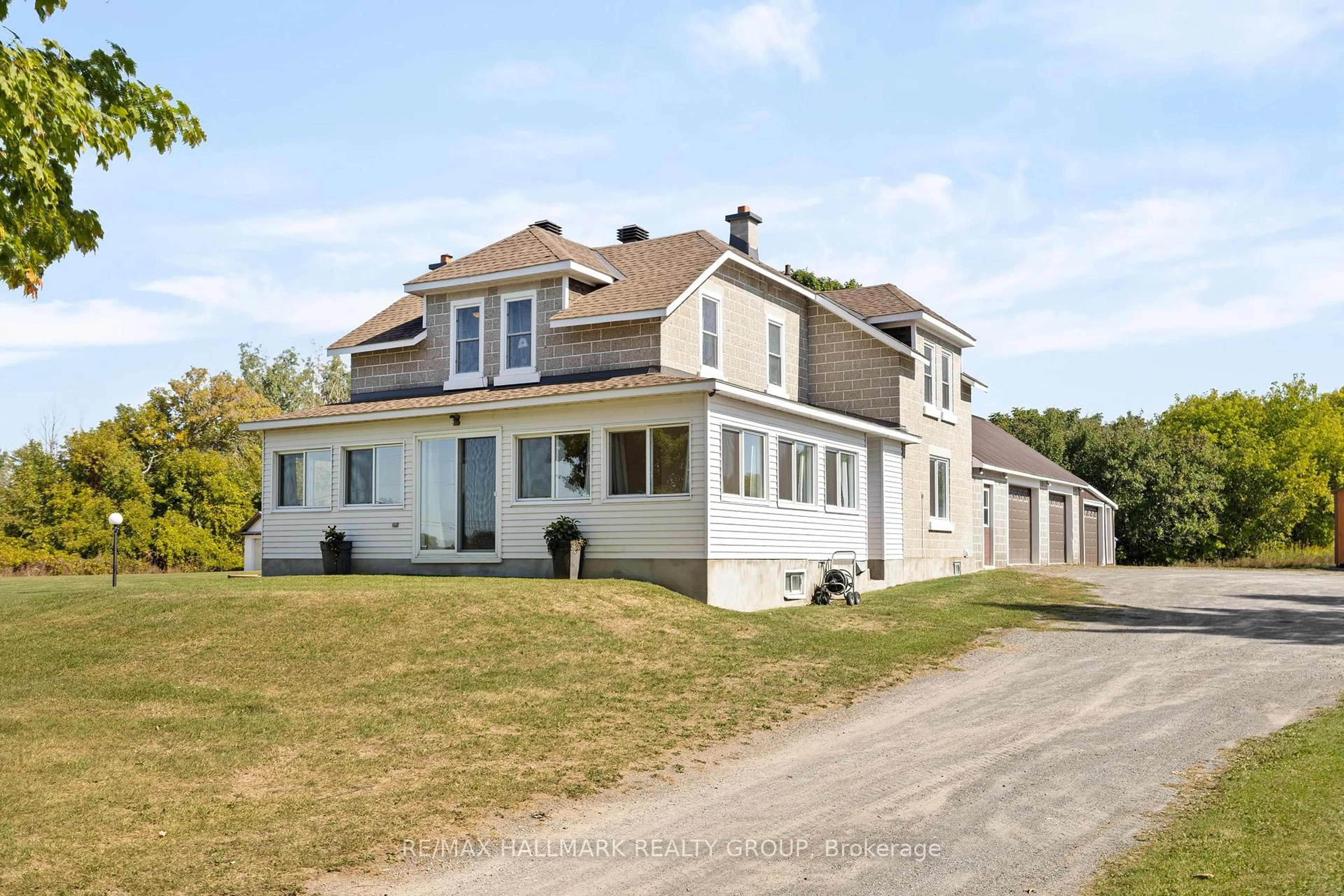 Home with vinyl exterior material, unknown for 5349 Bowesville Rd, Ottawa Ontario K1X 1B8