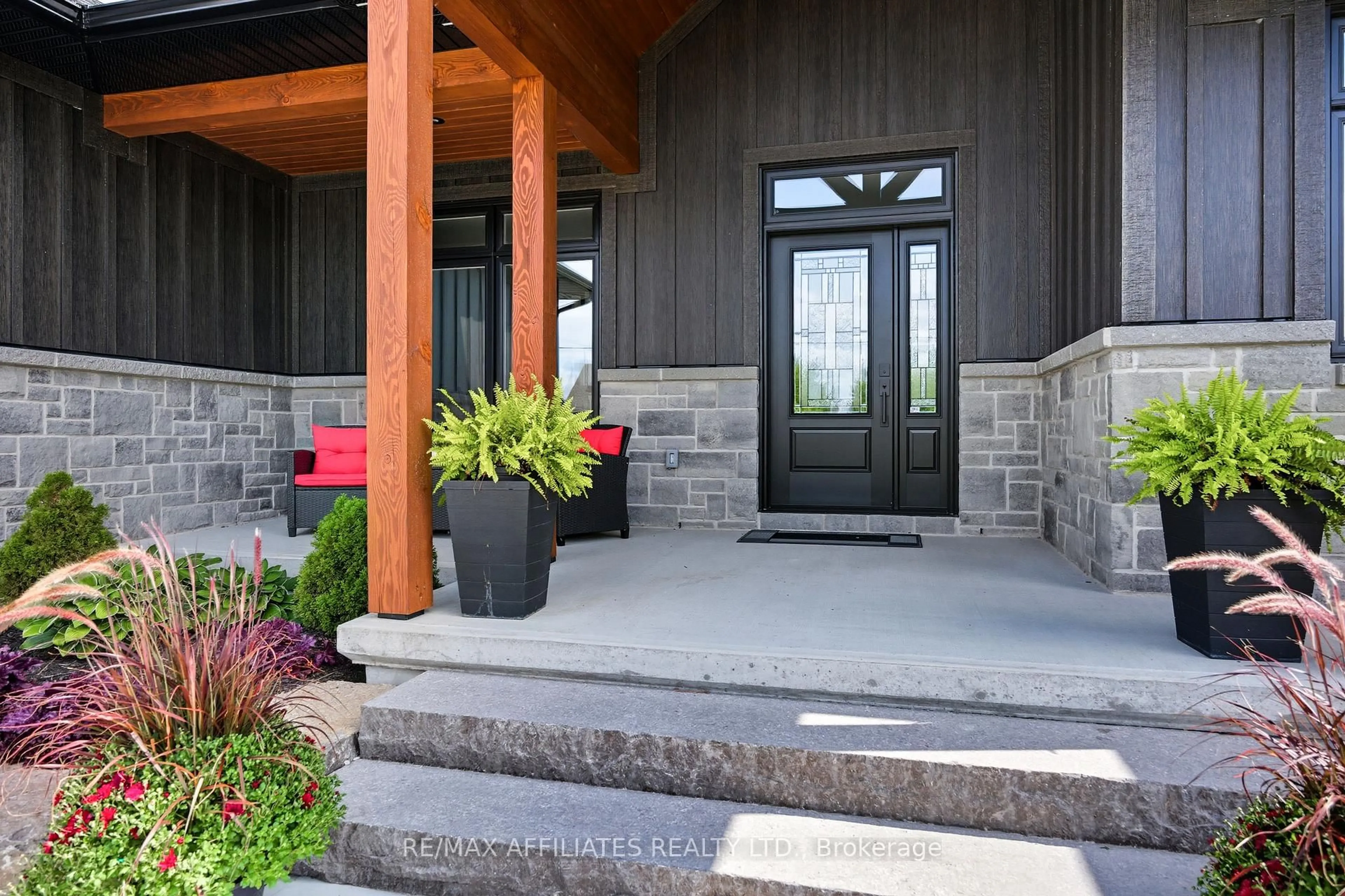 Indoor entryway for 61 Old Kingston Rd, Rideau Lakes Ontario K0G 1L0