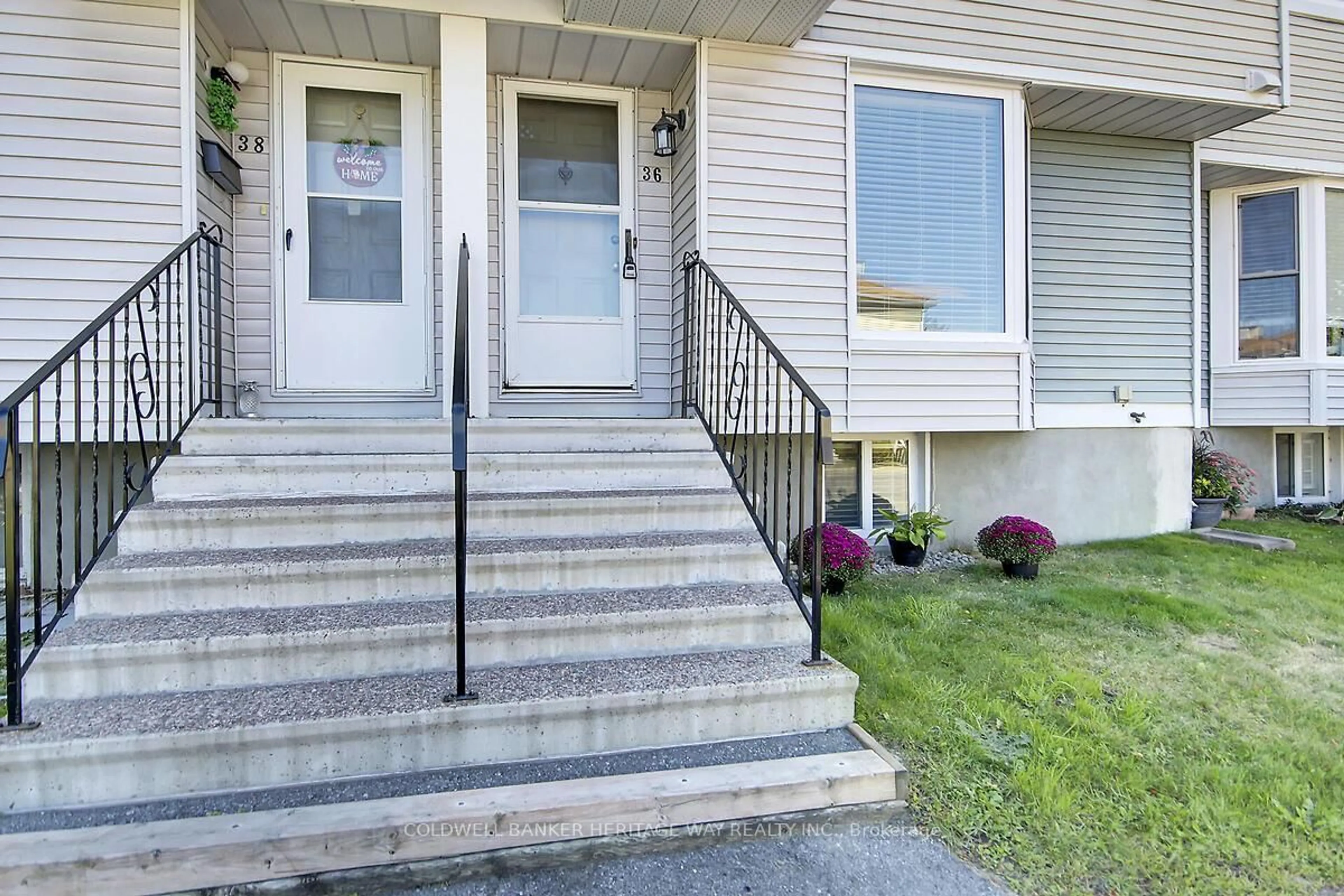 Unknown for 36 McDermot Crt #42, Ottawa Ontario K2L 3V3