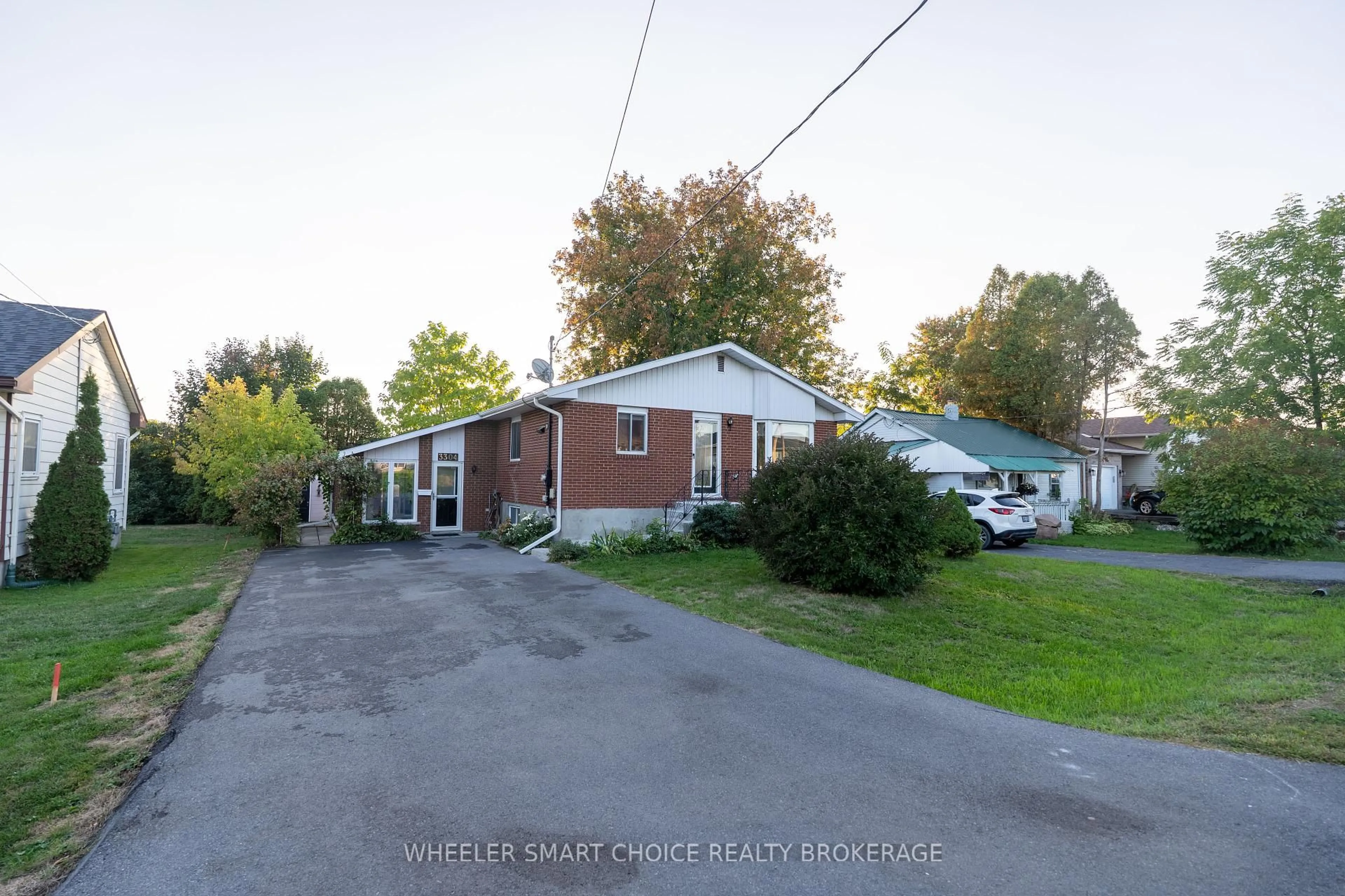 A pic from outside/outdoor area/front of a property/back of a property/a pic from drone, street for 3304 Duval Ave, Cornwall Ontario K6K 1C4
