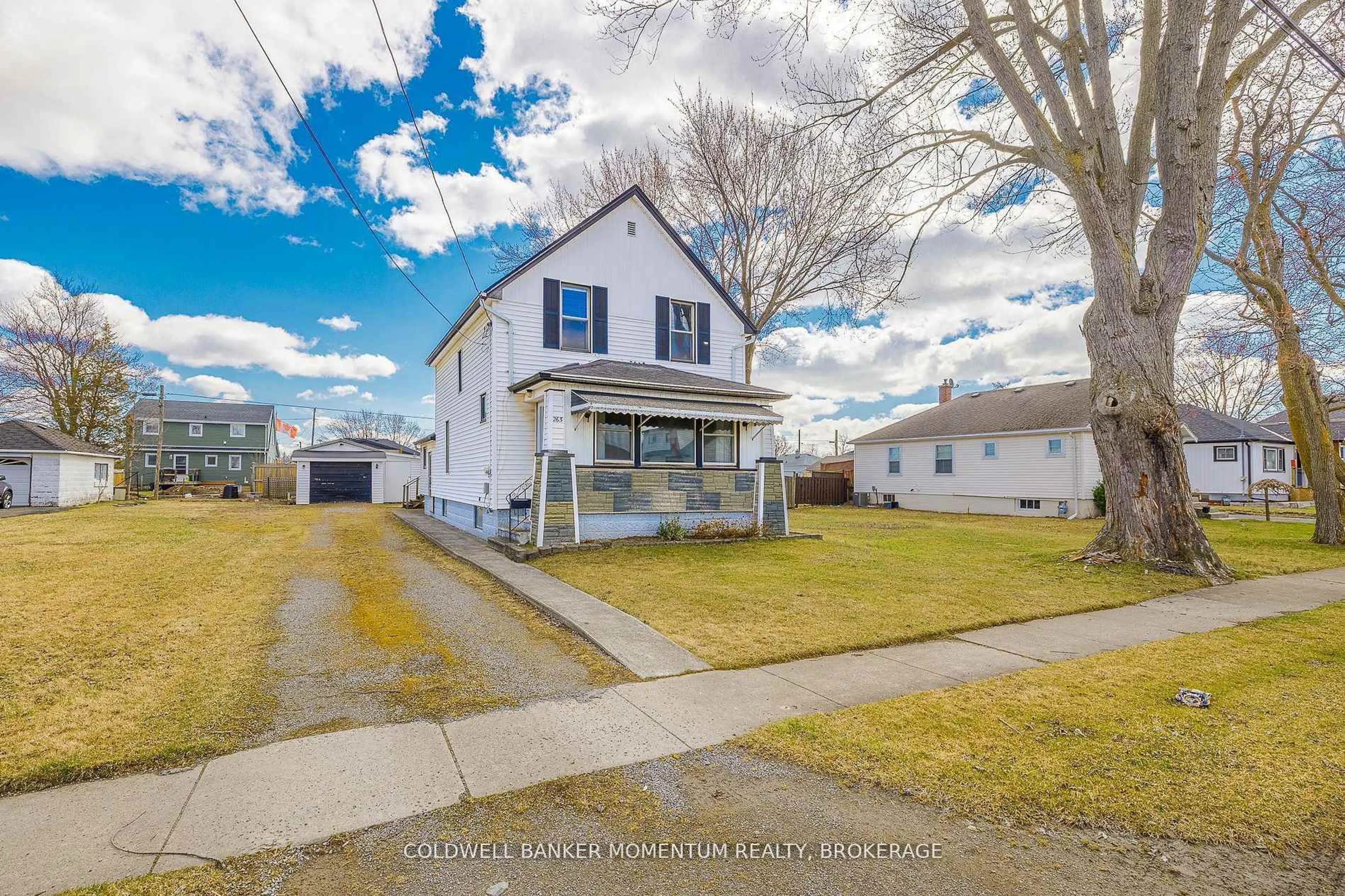 A pic from outside/outdoor area/front of a property/back of a property/a pic from drone, street for 263 Humboldt Pkwy, Port Colborne Ontario L3K 2H7