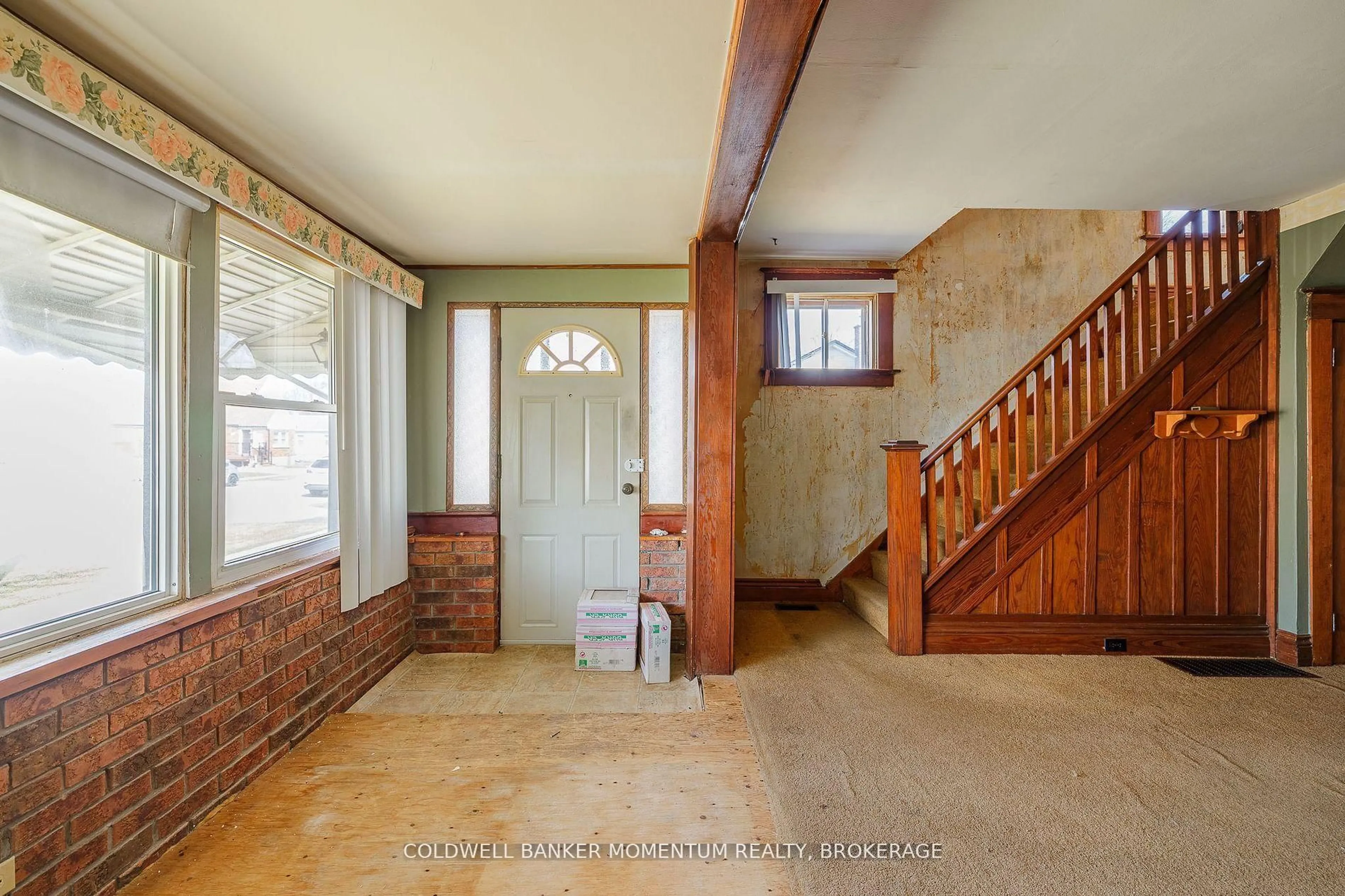 Indoor entryway for 263 Humboldt Pkwy, Port Colborne Ontario L3K 2H7