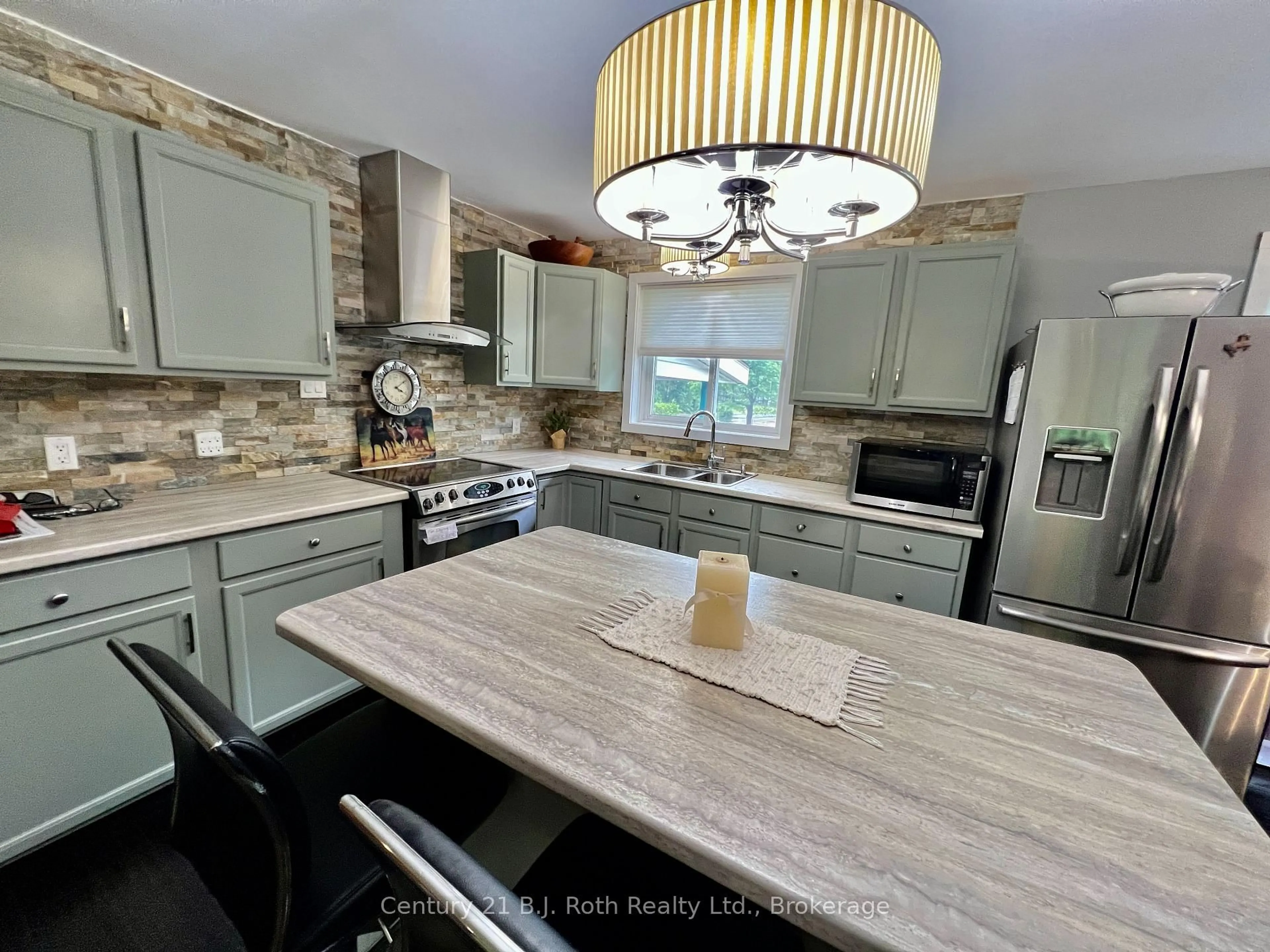 Contemporary kitchen, unknown for 79 Albert St, Sundridge Ontario P0A 1Z0