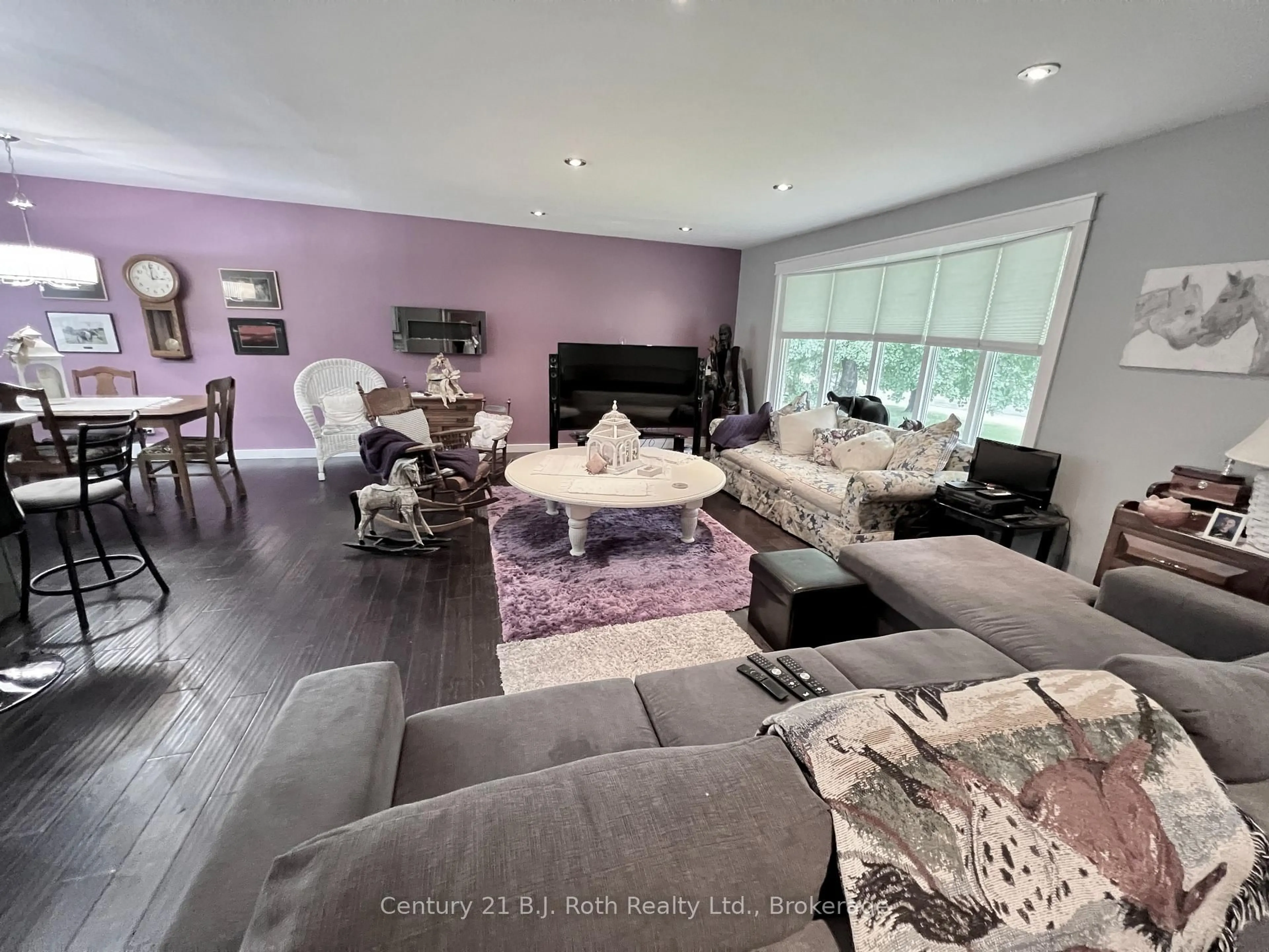 Living room with furniture, unknown for 79 Albert St, Sundridge Ontario P0A 1Z0