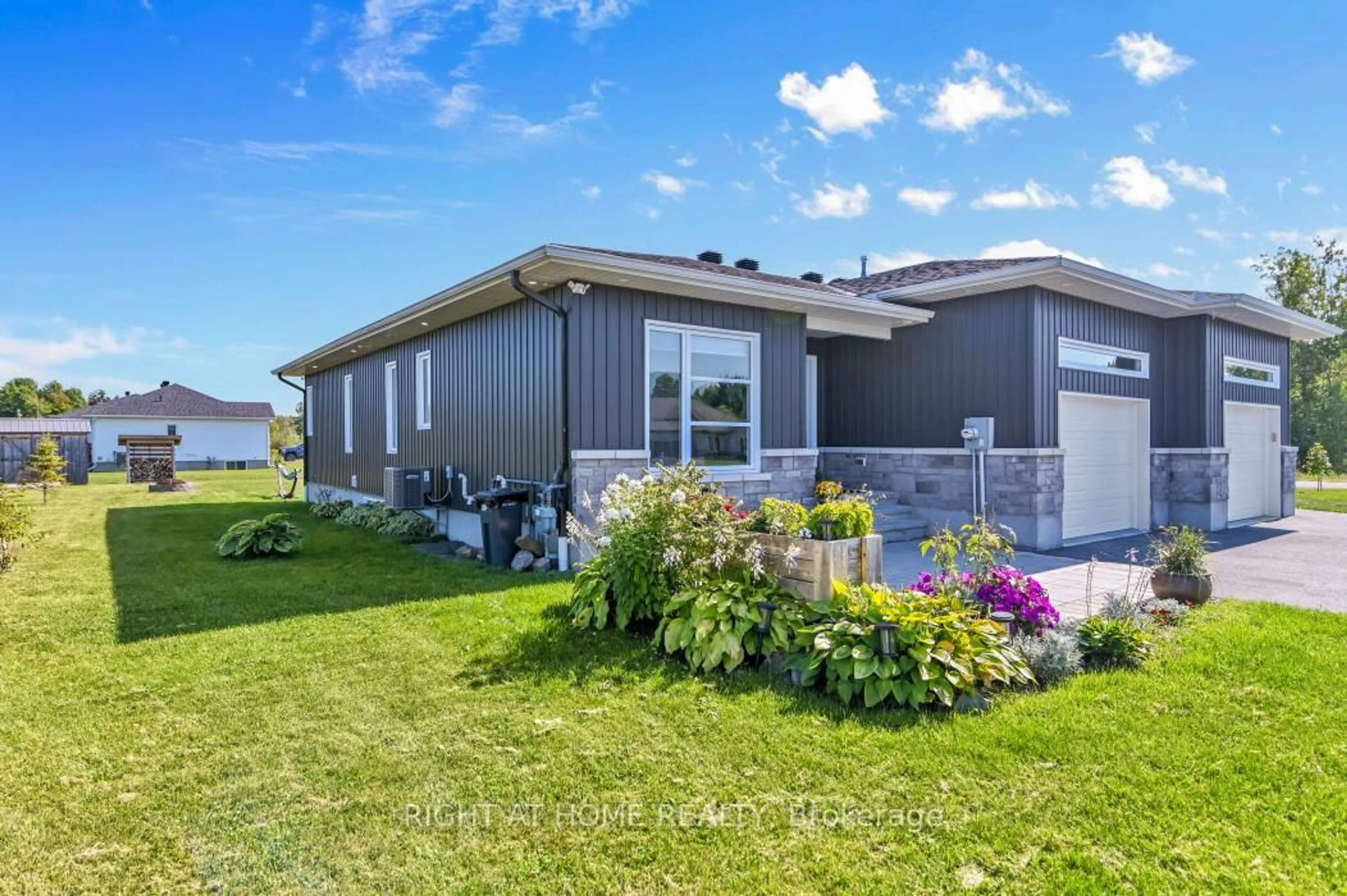 Home with vinyl exterior material, water/lake/river/ocean view for 209 Etienne St, Clarence-Rockland Ontario K0A 1E0