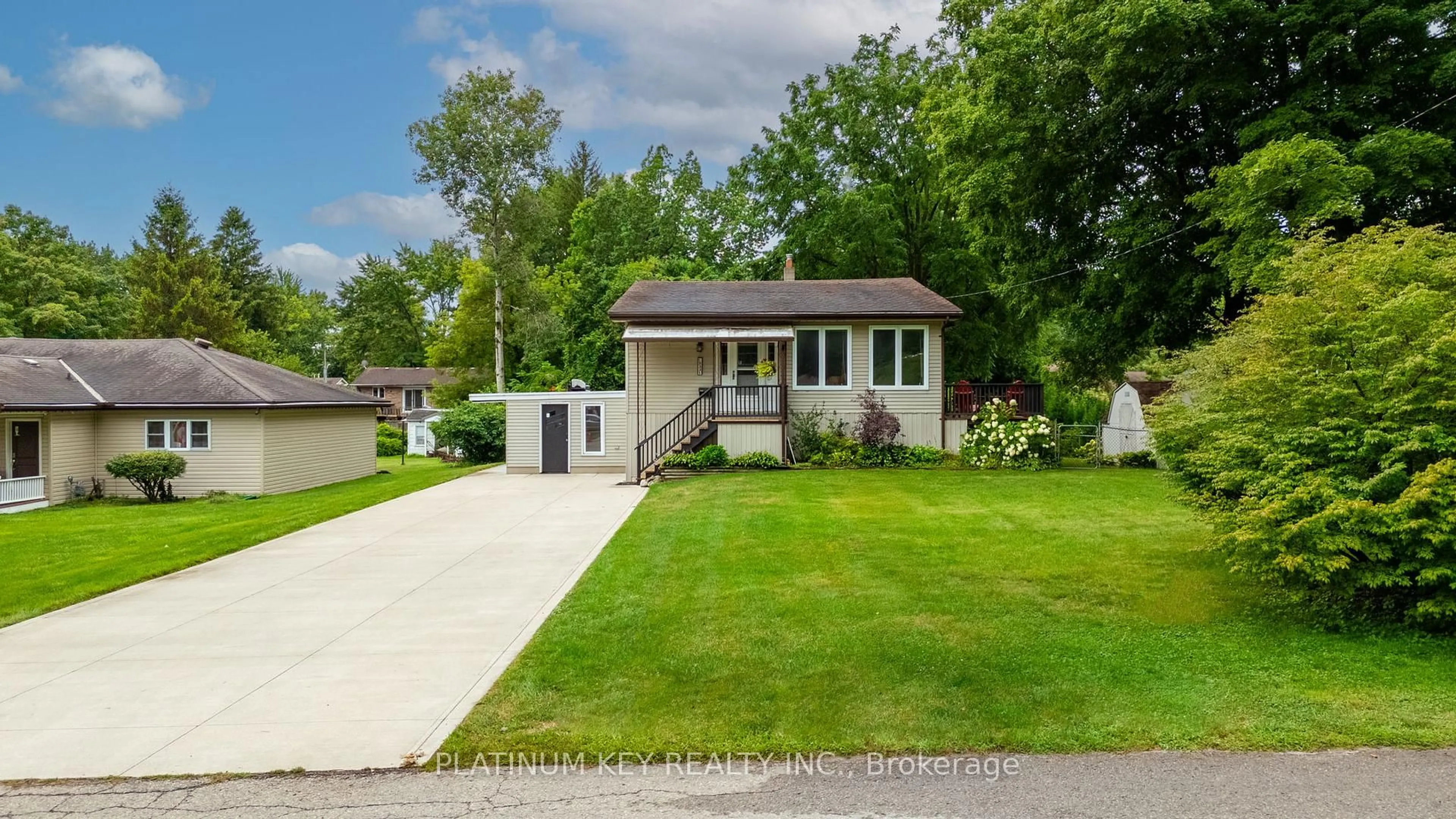 Home with vinyl exterior material, street for 2331 Wellington St, Strathroy-Caradoc Ontario N0L 1W0