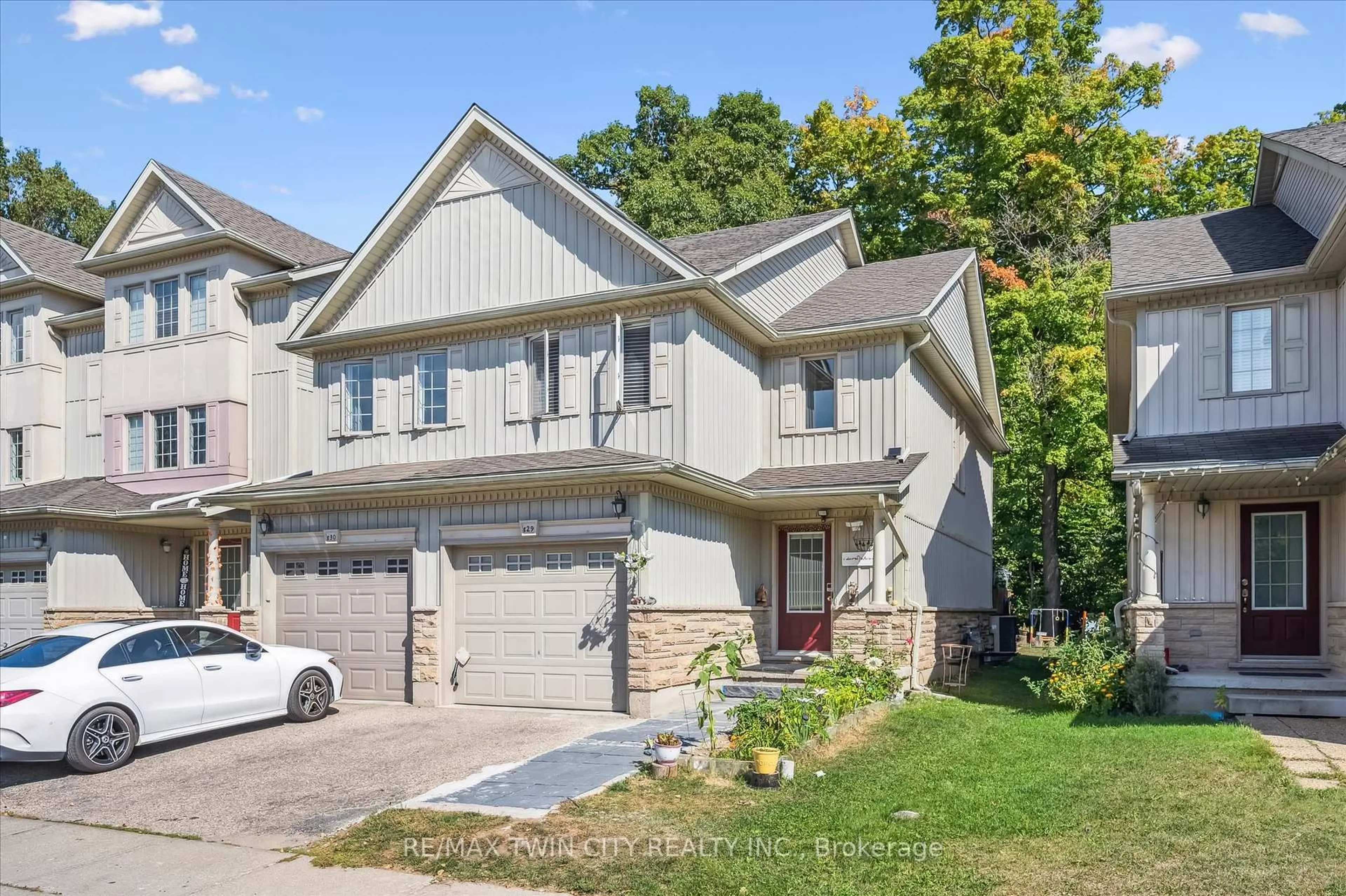 Unknown for 110 Activa Ave, Kitchener Ontario N2E 3T3