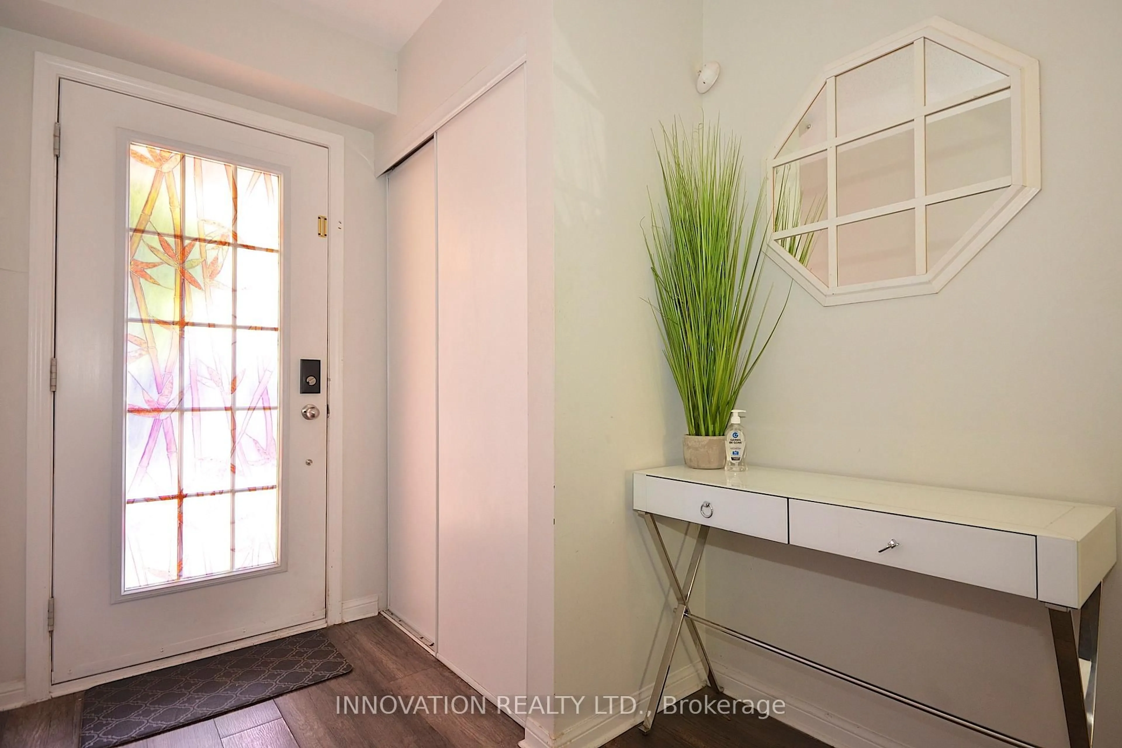 Indoor entryway for 706 SANIBEL Private, Ottawa Ontario K2H 0A8