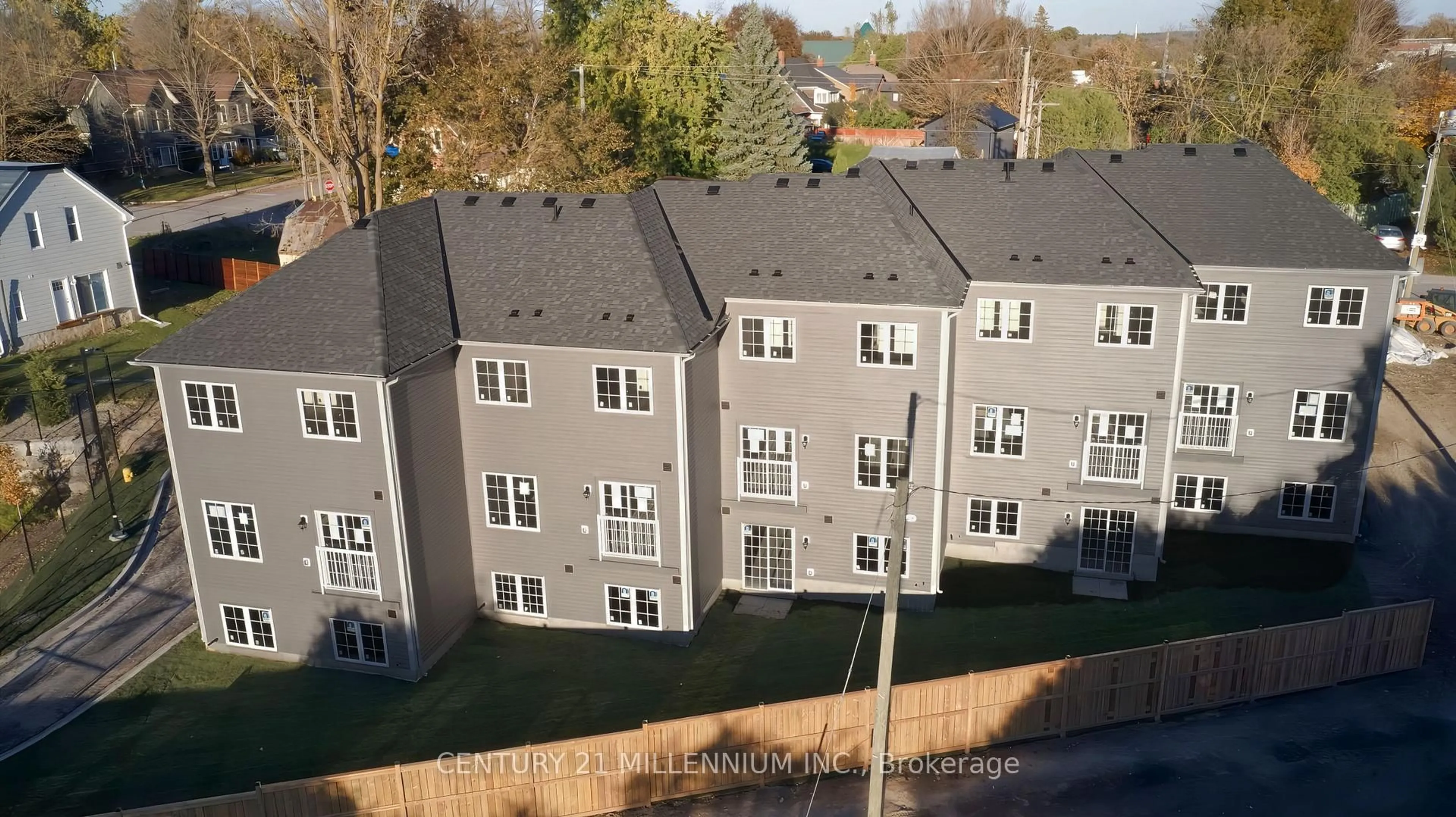 A pic from outside/outdoor area/front of a property/back of a property/a pic from drone, building for 116 Gordon St, Shelburne Ontario L9V 3Y1