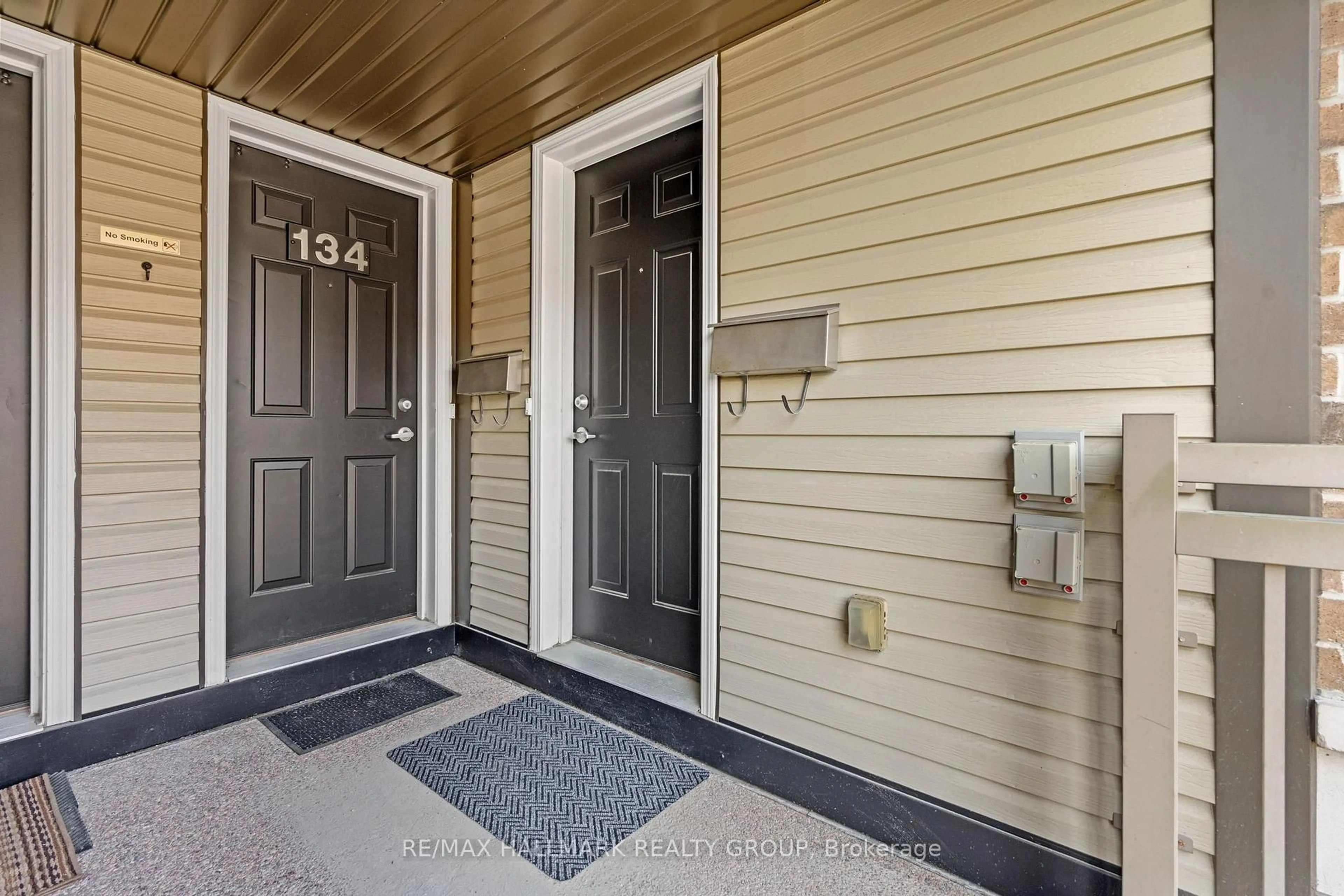 Indoor entryway for 132 Bluestone Private, Ottawa Ontario K4A 0X7
