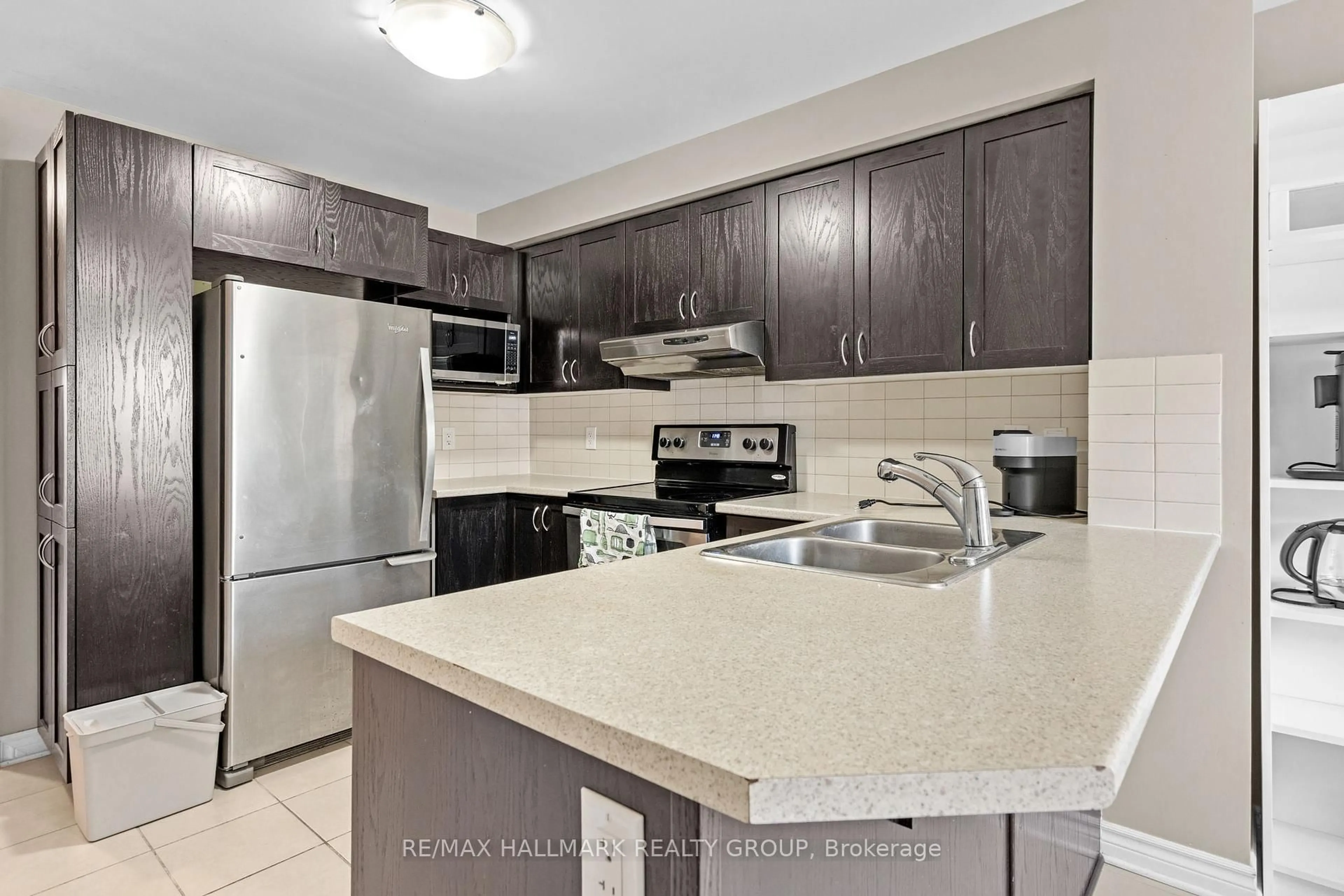 Standard kitchen, ceramic/tile floor for 132 Bluestone Private, Ottawa Ontario K4A 0X7