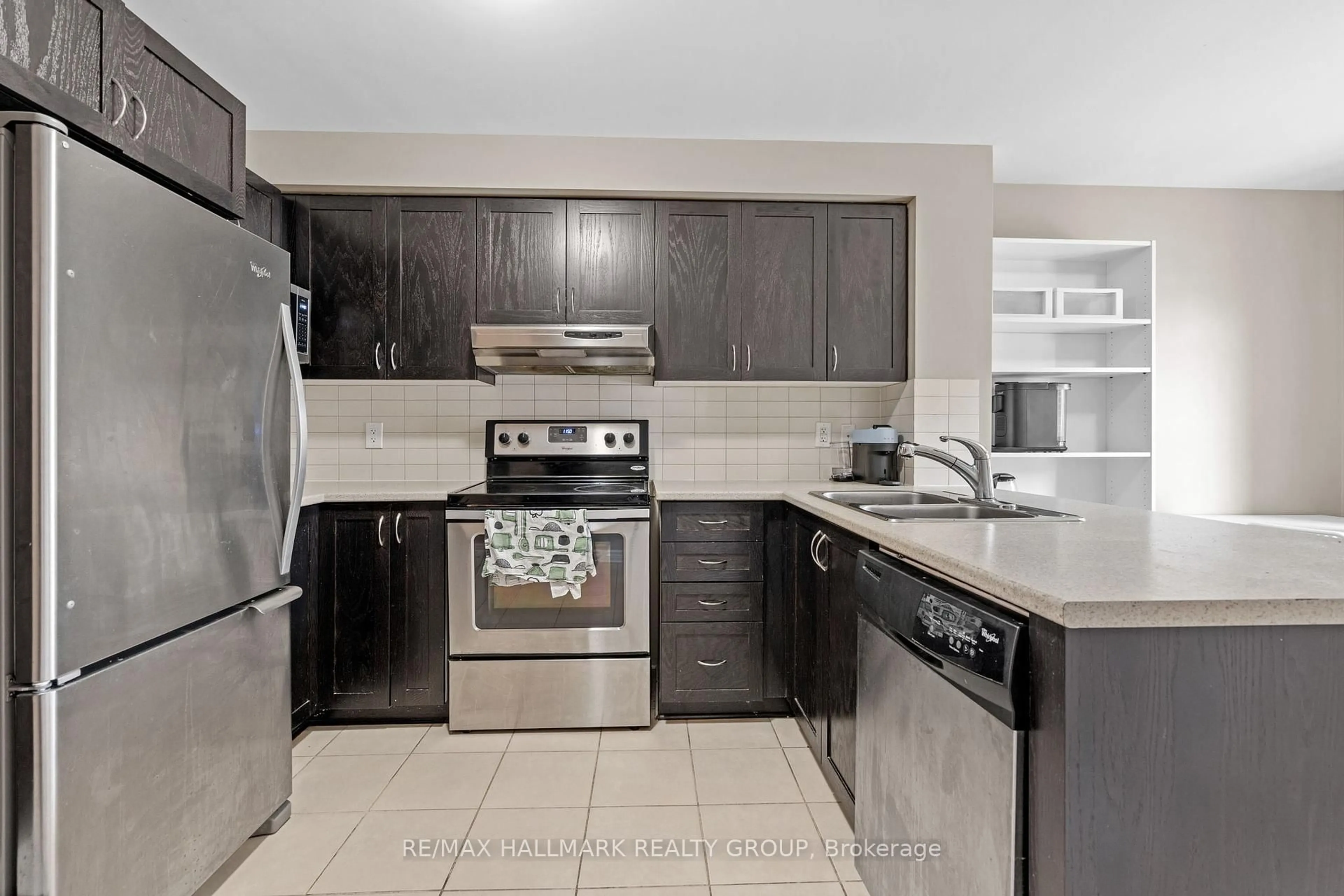 Standard kitchen, ceramic/tile floor for 132 Bluestone Private, Ottawa Ontario K4A 0X7