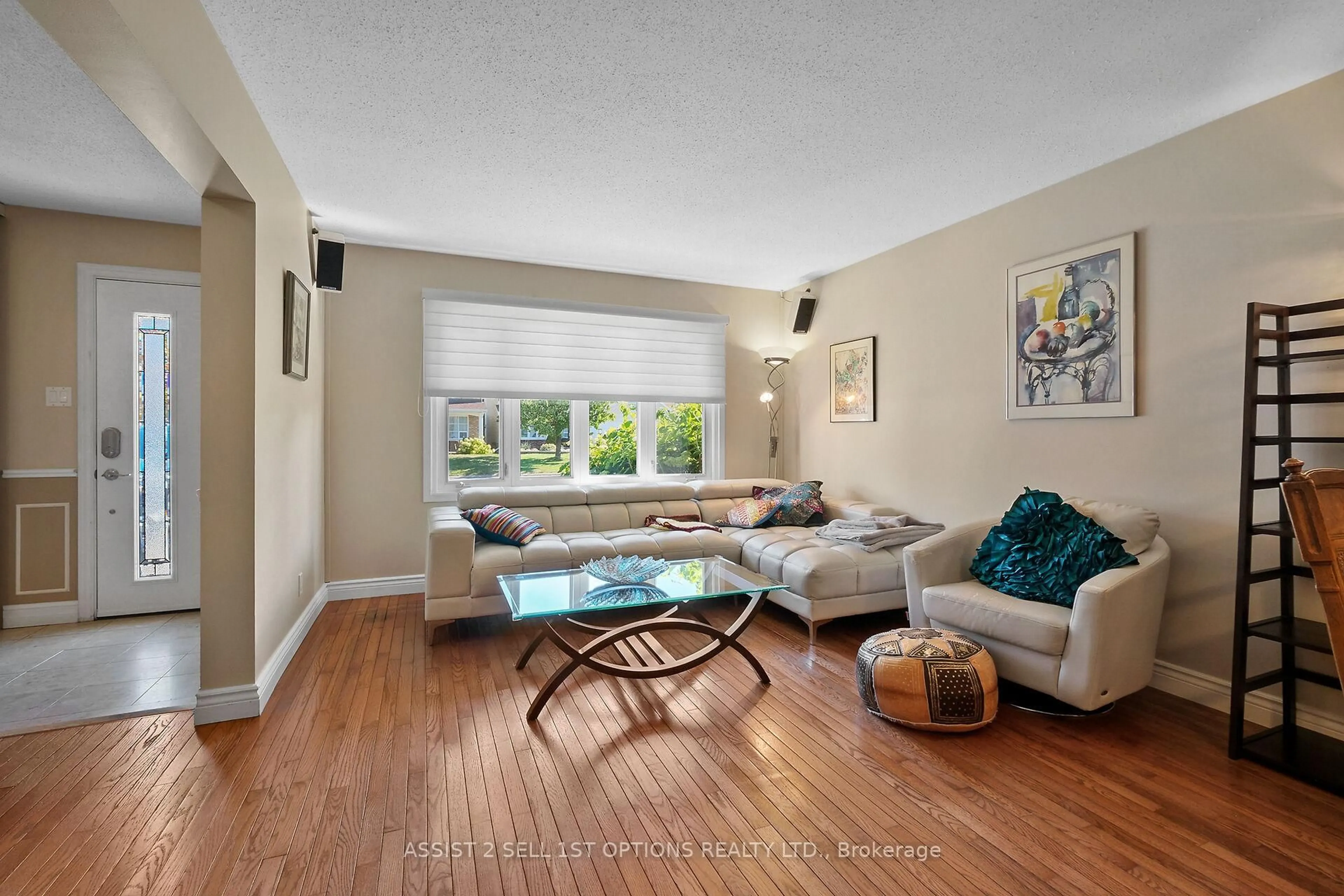 Living room with furniture, wood/laminate floor for 20 Colfax St, Ottawa Ontario K2G 0W5