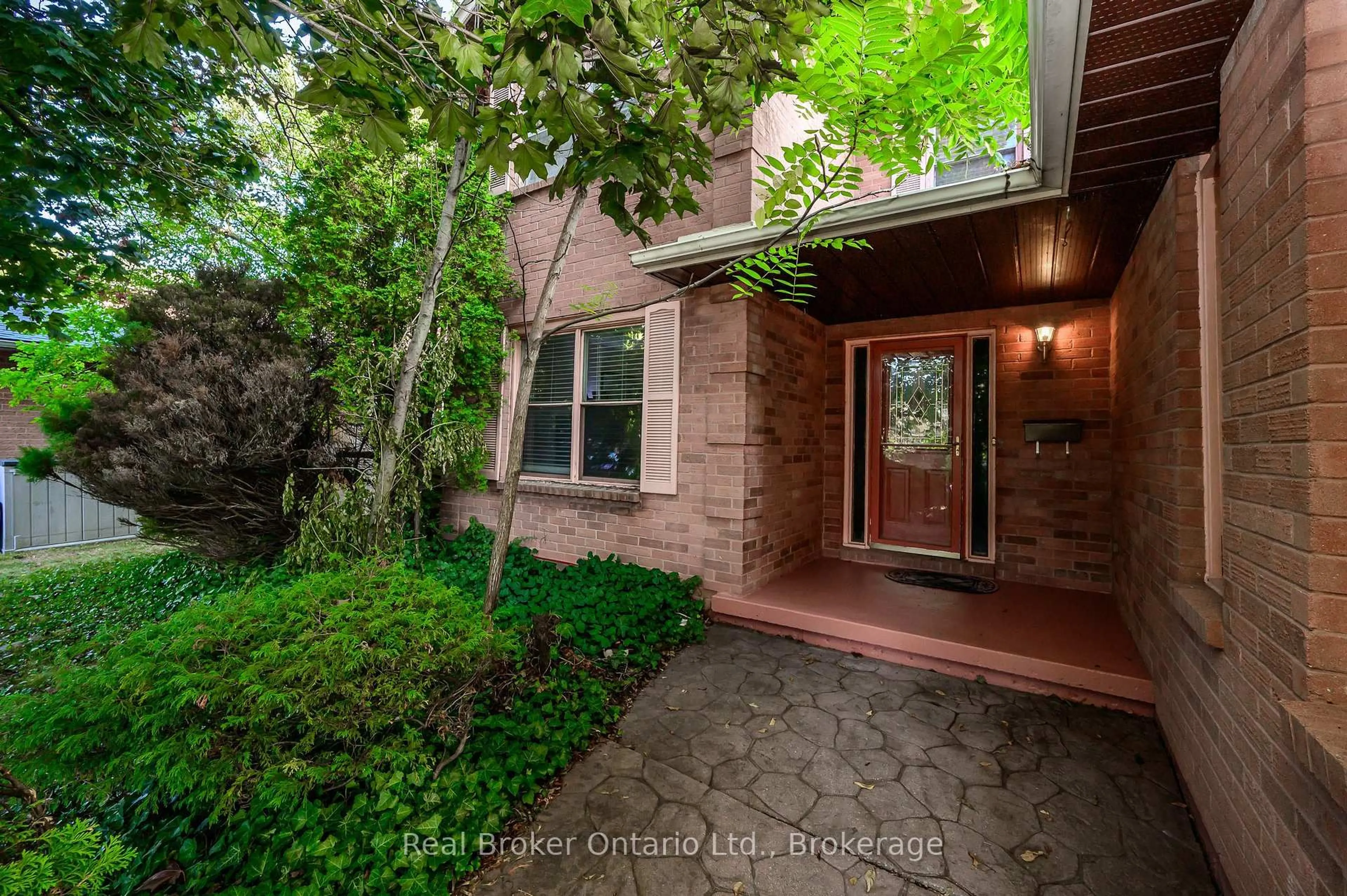Home with brick exterior material, street for 10 Jeanette Ave, Grimsby Ontario L3M 5B4