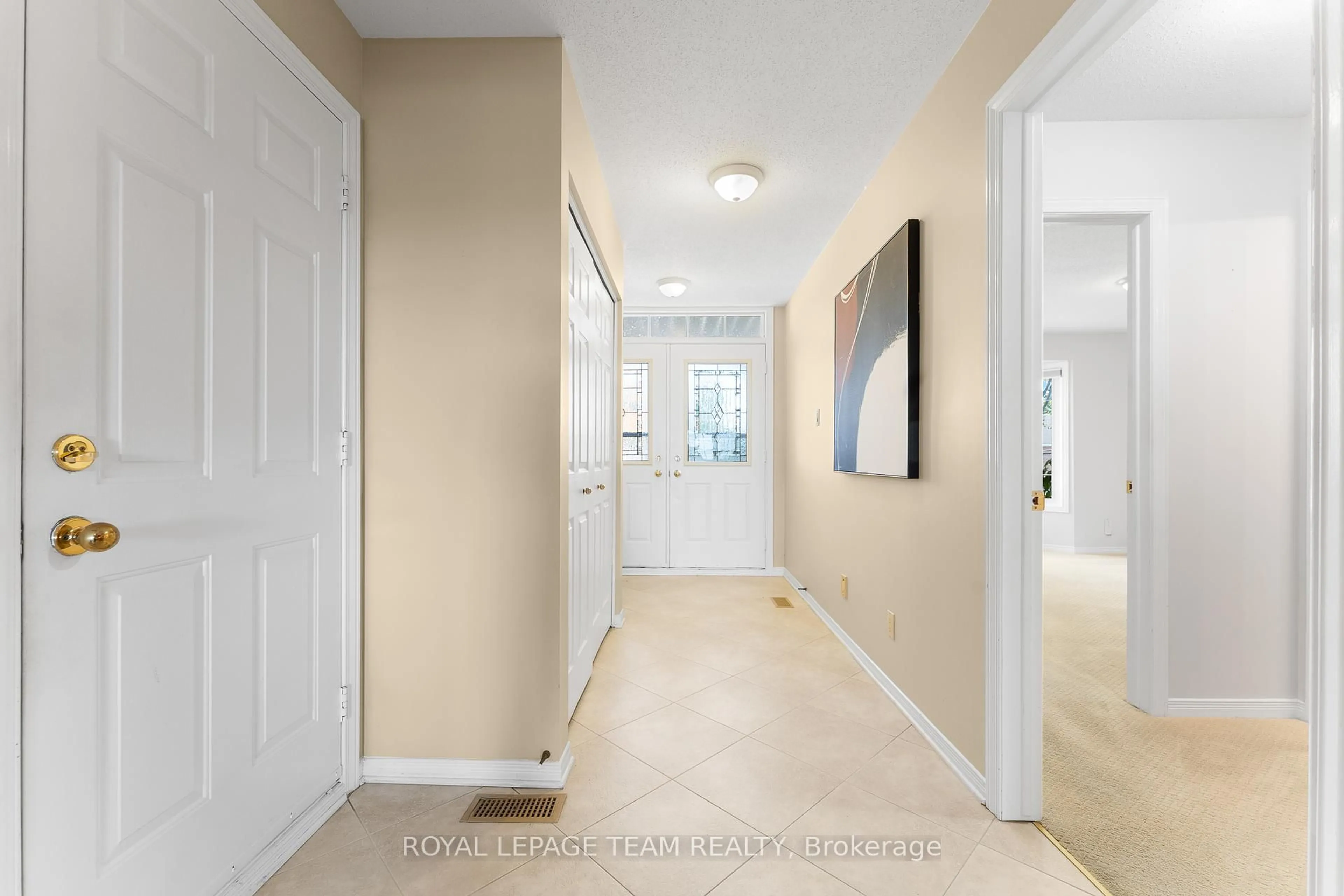 Indoor entryway for 16 Oyster Bay Crt, Stittsville Ontario K2S 1H3