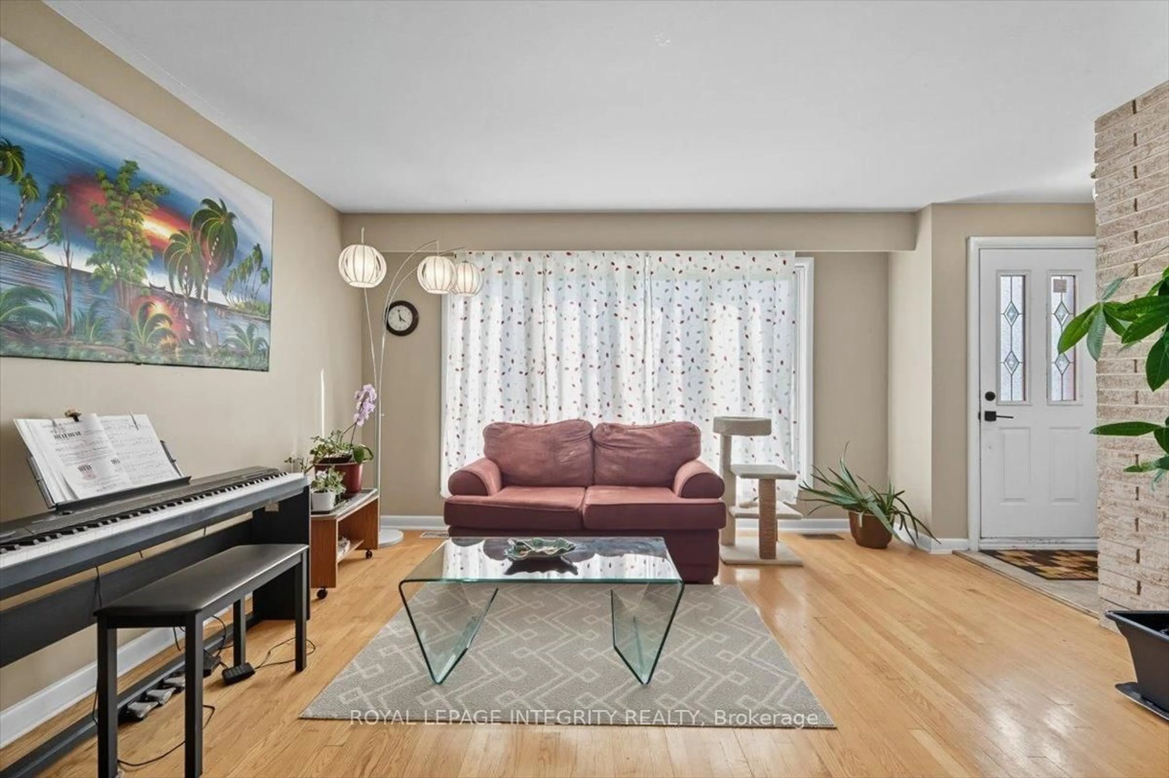 Living room with furniture, unknown for 1293 Maitland Ave, Ottawa Ontario K2C 2C4
