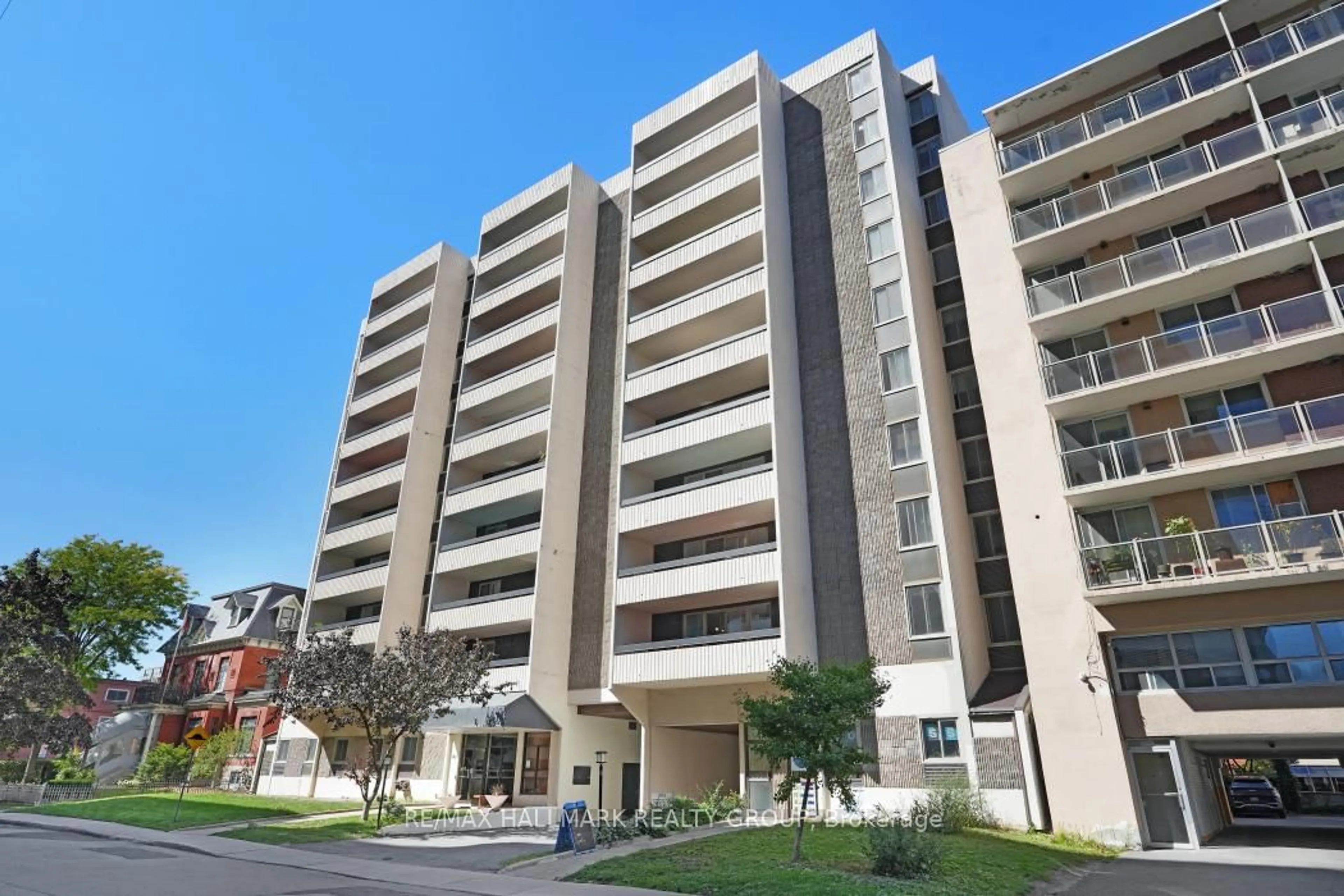 Unknown for 141 Somerset St #403, Ottawa Ontario K2P 2H1