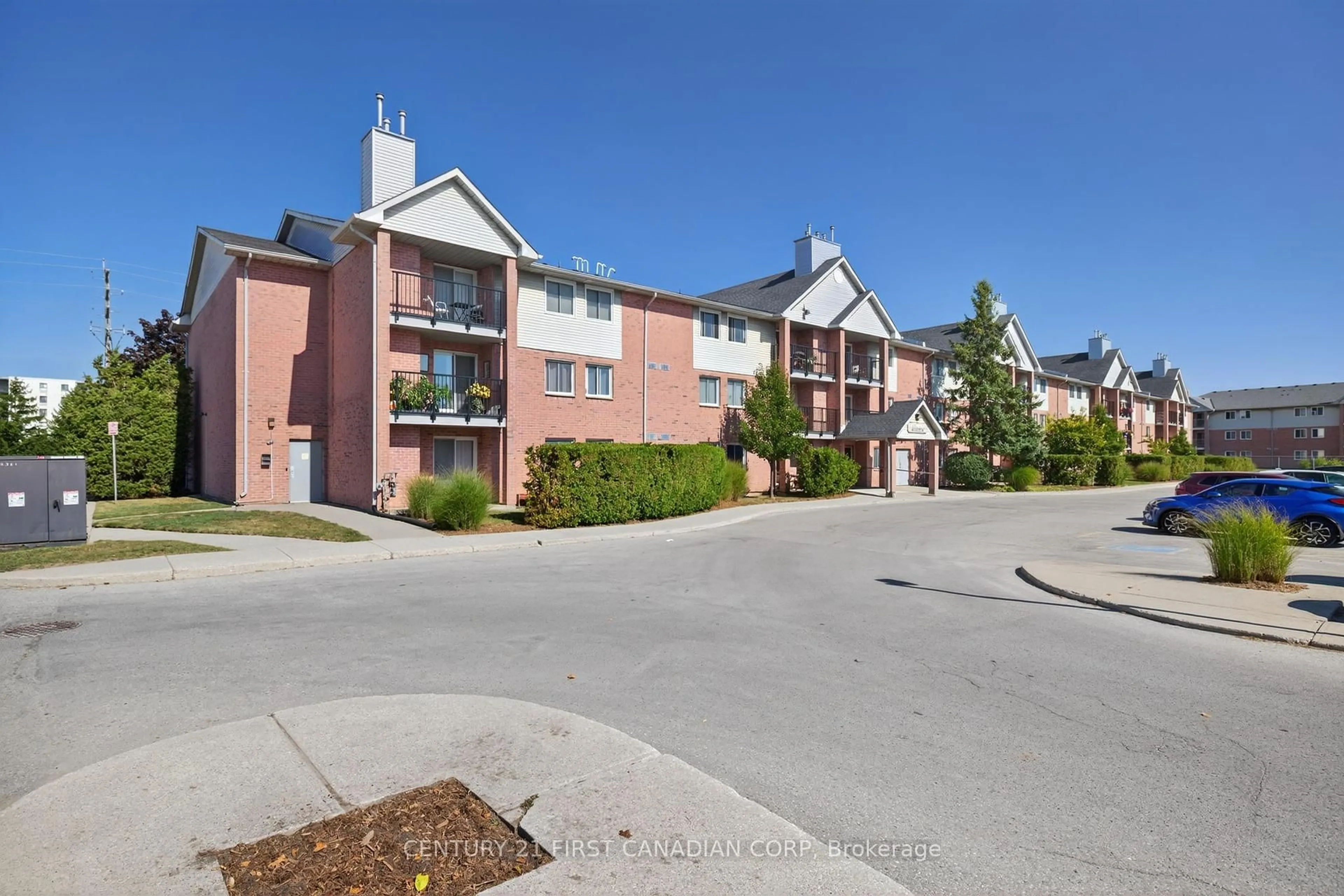 A pic from outside/outdoor area/front of a property/back of a property/a pic from drone, unknown for 144 Conway Dr #92, London South Ontario N6E 3N3