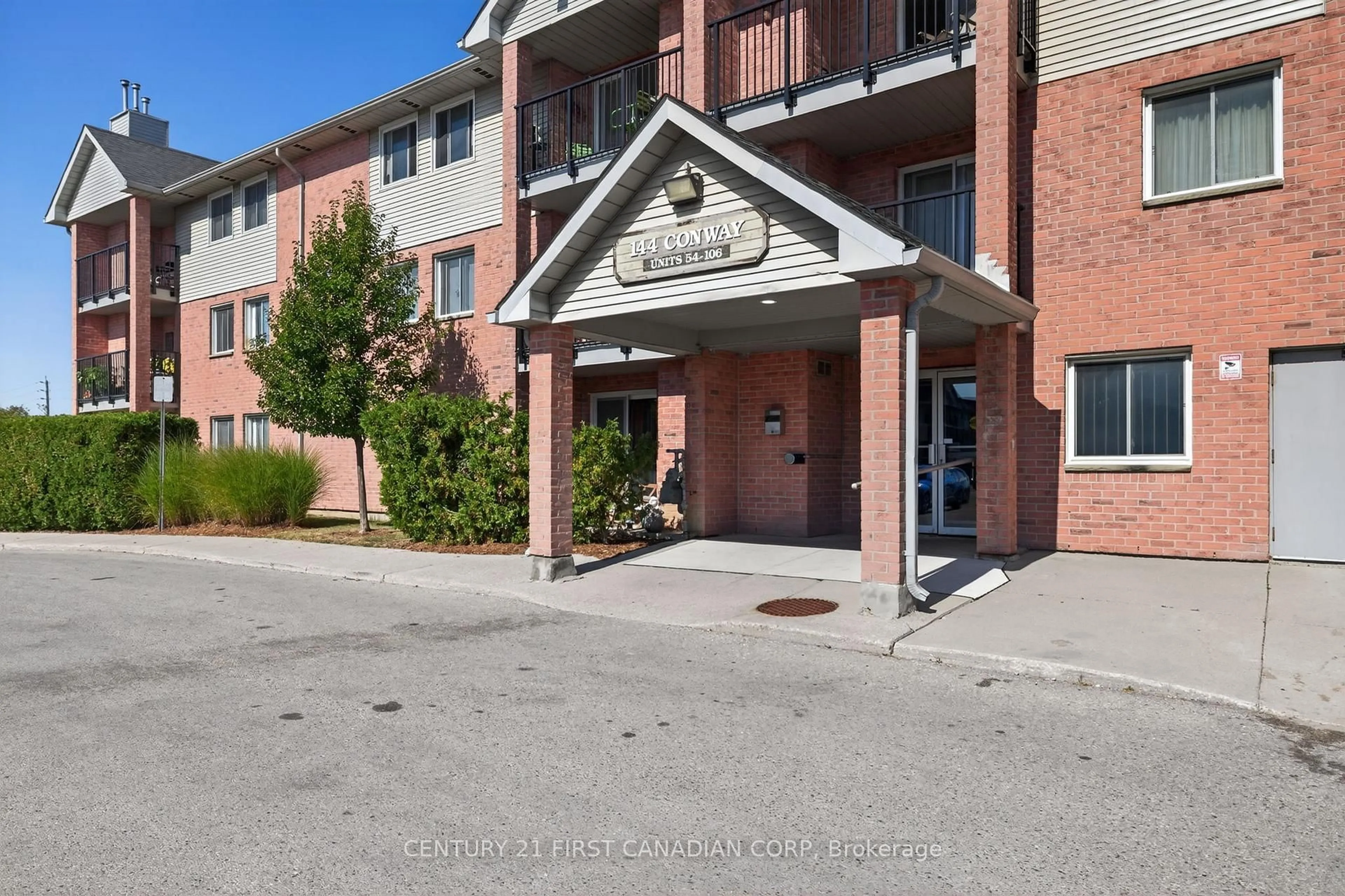 Indoor foyer for 144 Conway Dr #92, London South Ontario N6E 3N3