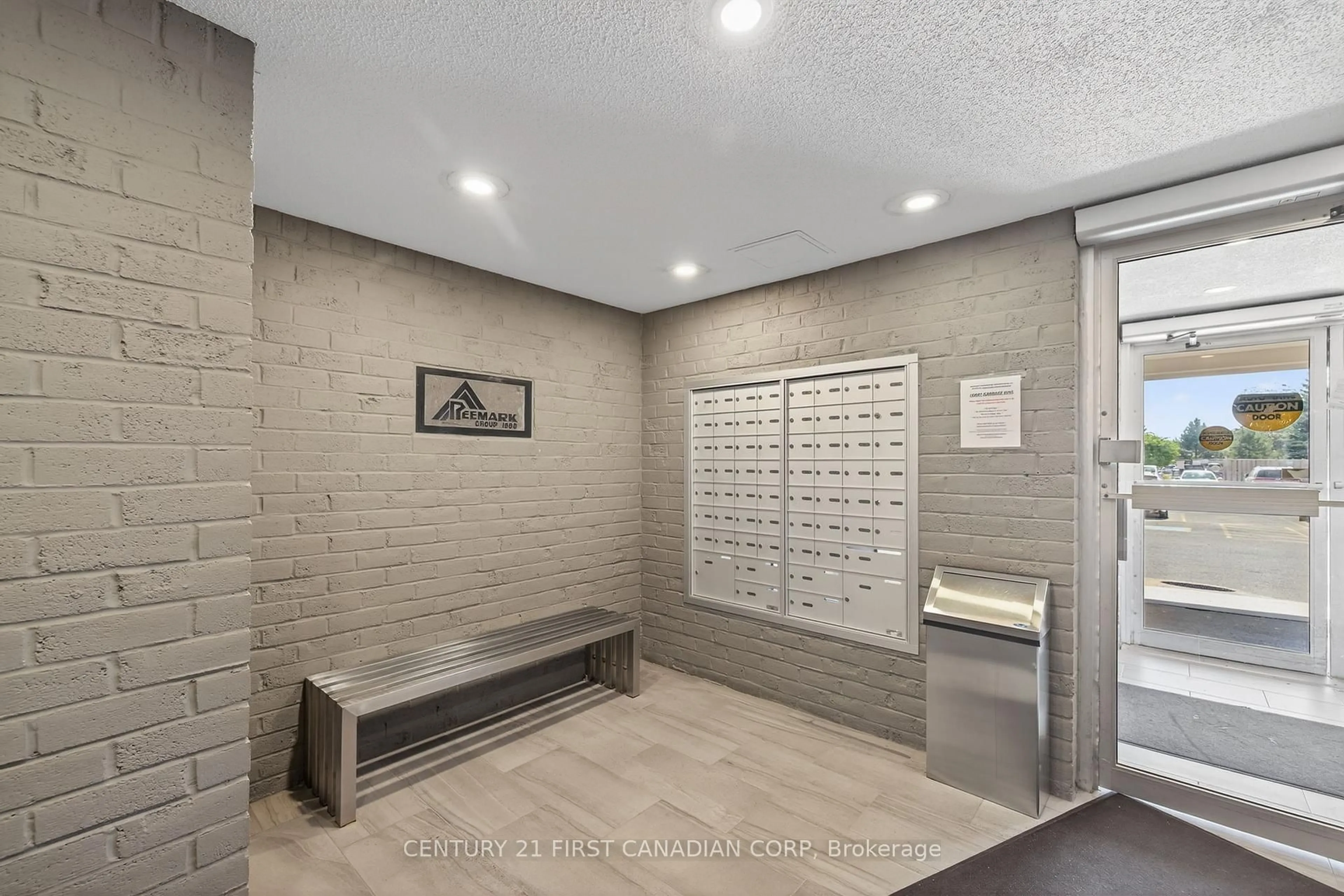Indoor foyer for 144 Conway Dr #92, London South Ontario N6E 3N3