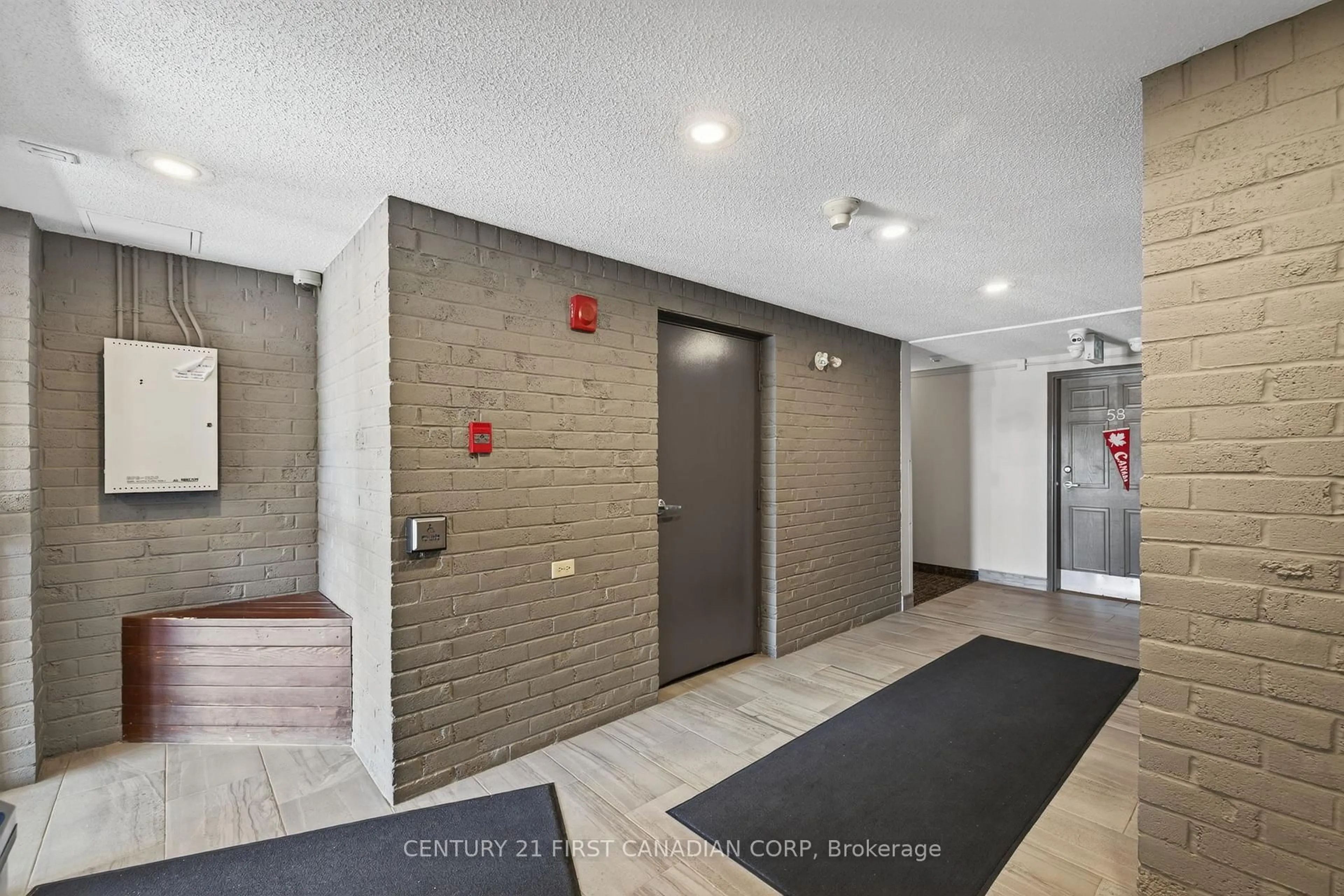 Indoor foyer for 144 Conway Dr #92, London South Ontario N6E 3N3