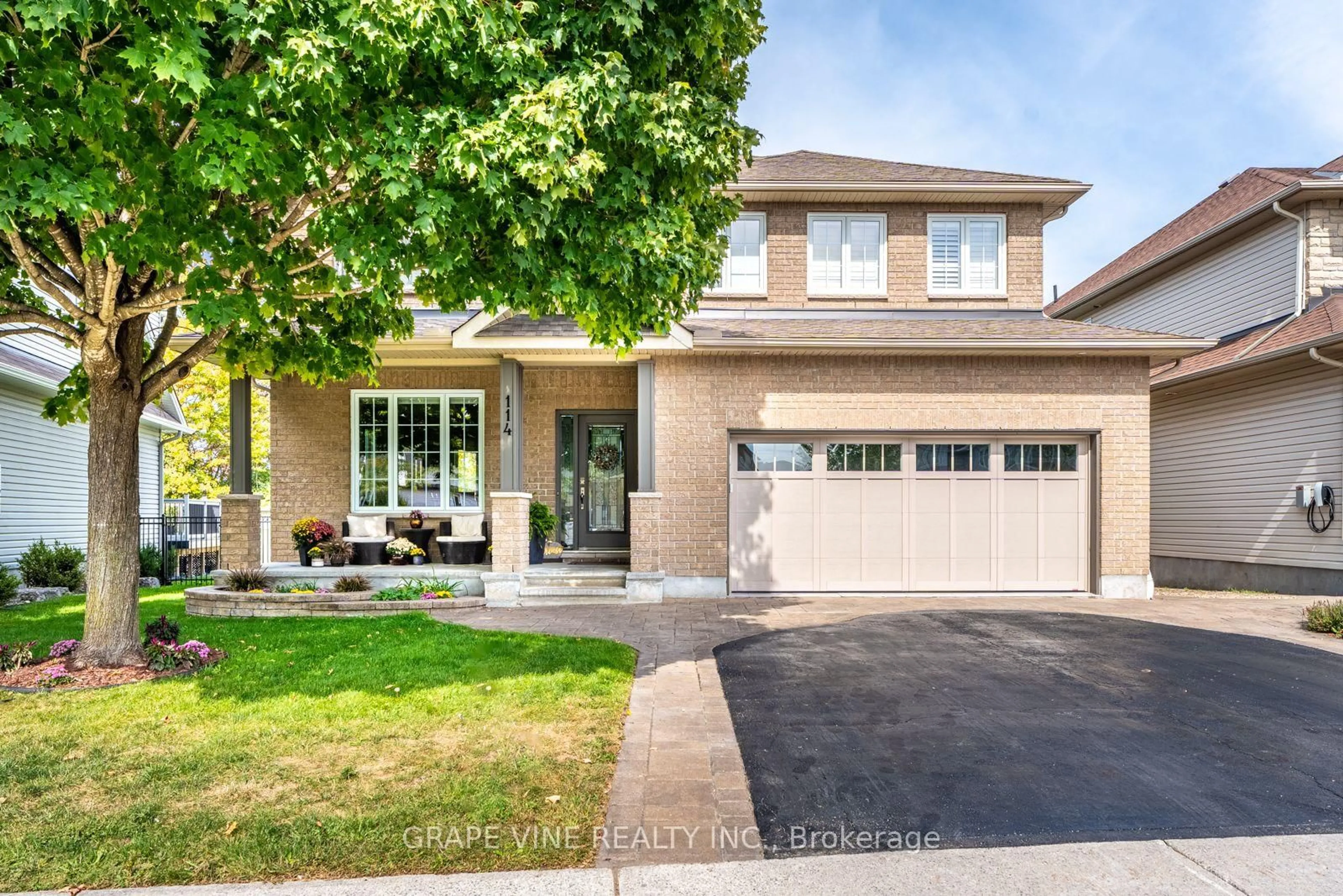 Home with brick exterior material, street for 114 Kimpton Dr, Stittsville Ontario K2S 0B9