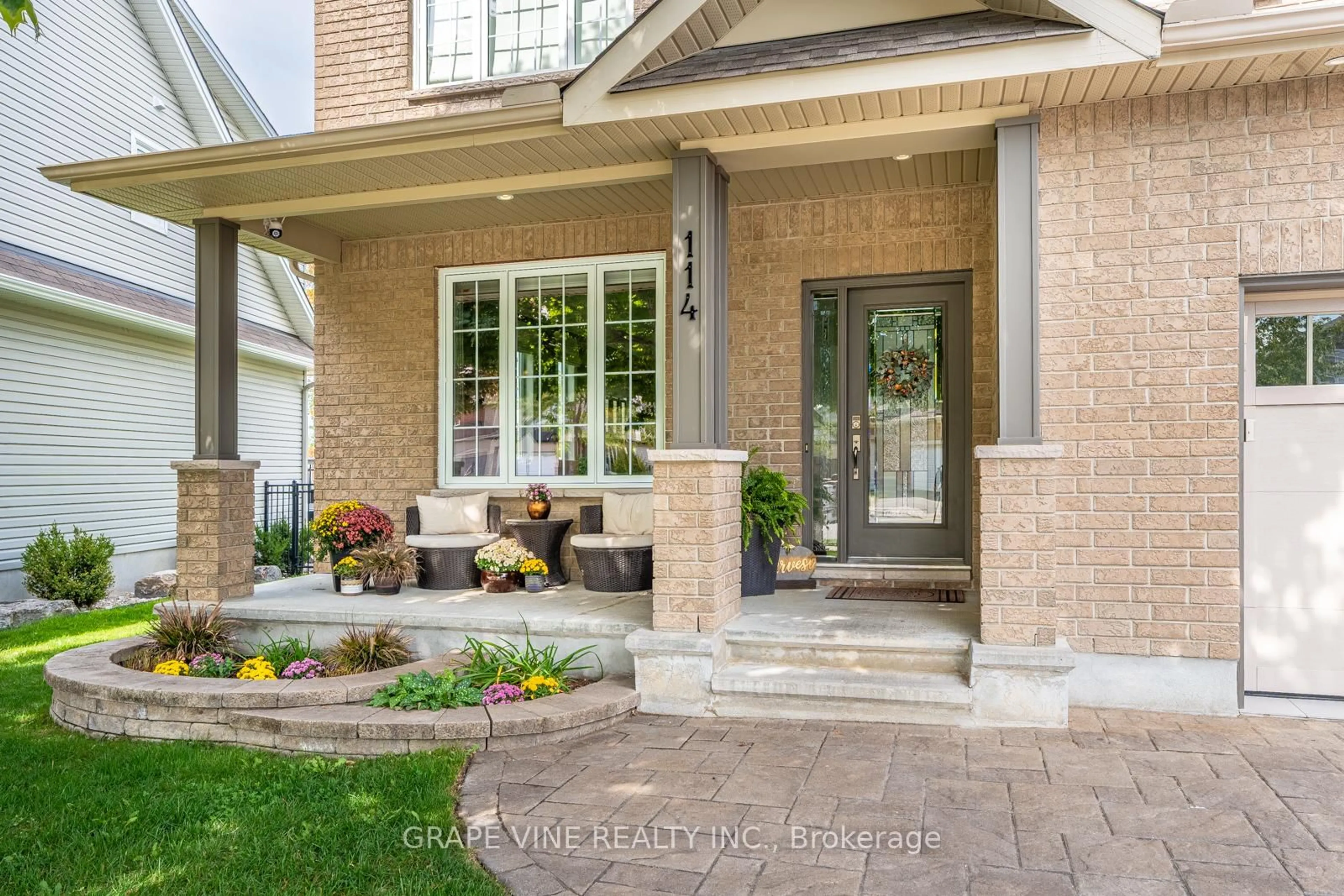 Home with brick exterior material, street for 114 Kimpton Dr, Stittsville Ontario K2S 0B9