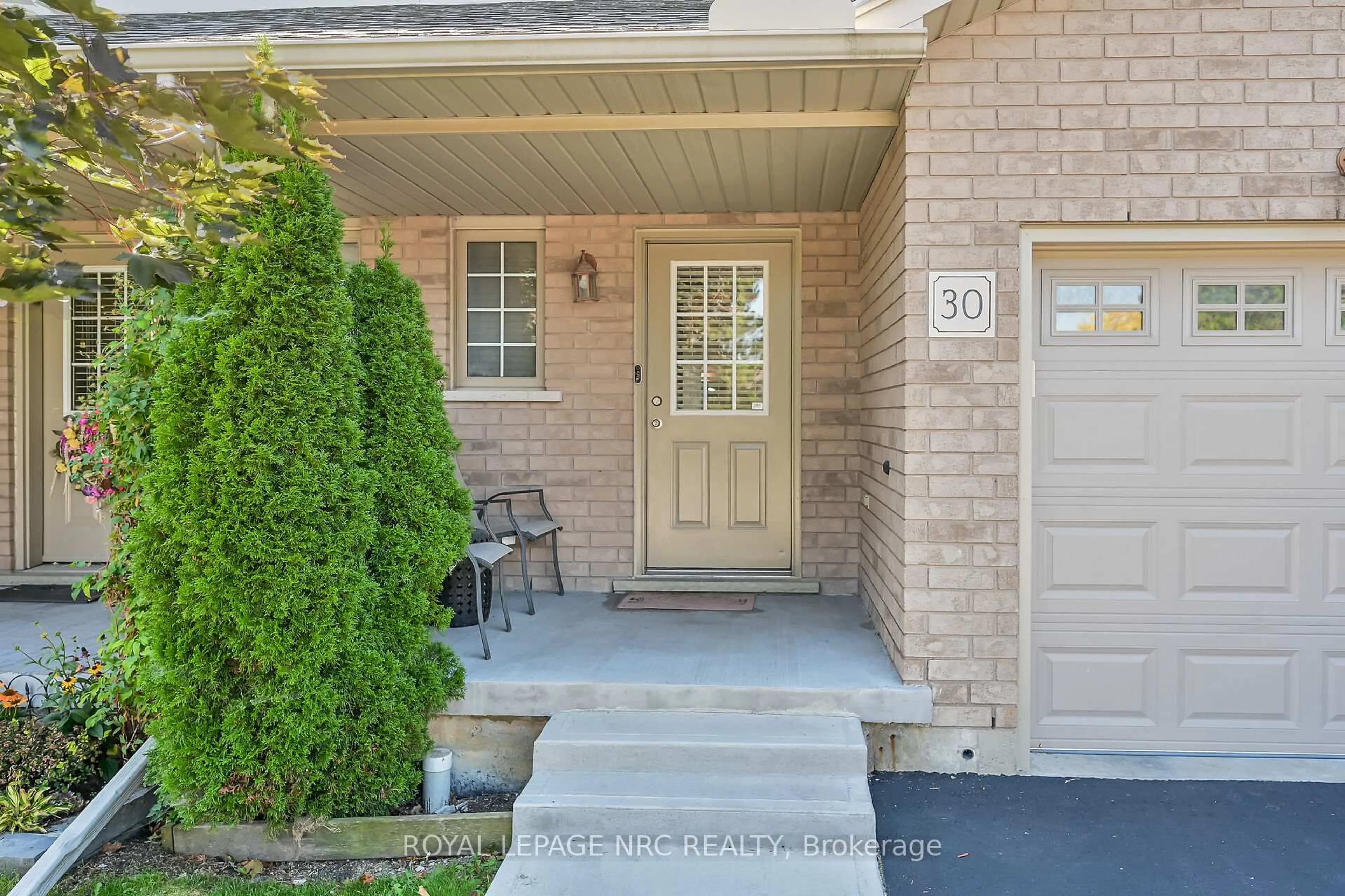 Indoor entryway for 40 Braemar Ave #30, Haldimand Ontario N3W 2N1