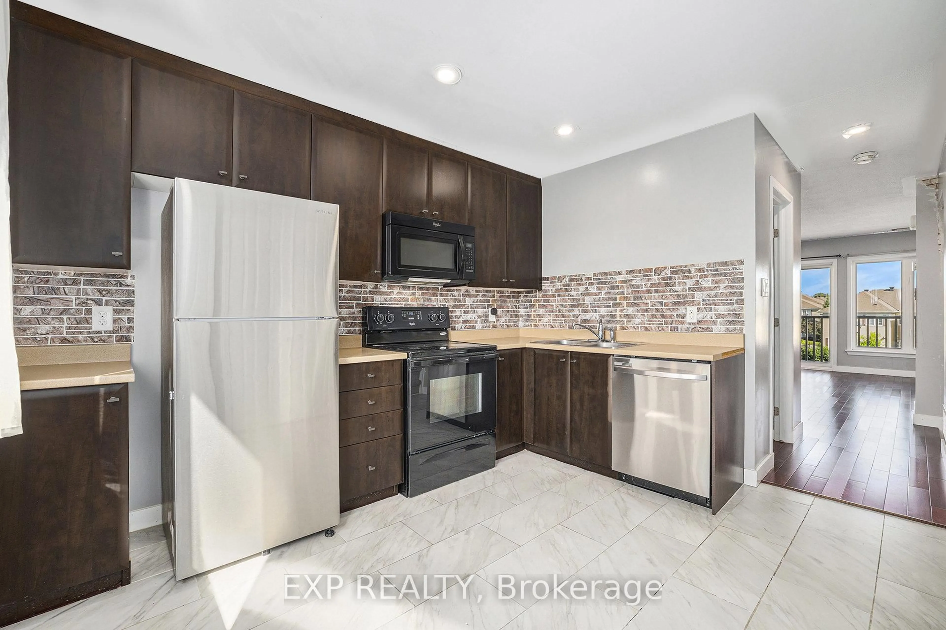 Standard kitchen, ceramic/tile floor for 250 Shanly Private, Ottawa Ontario K2J 5X6