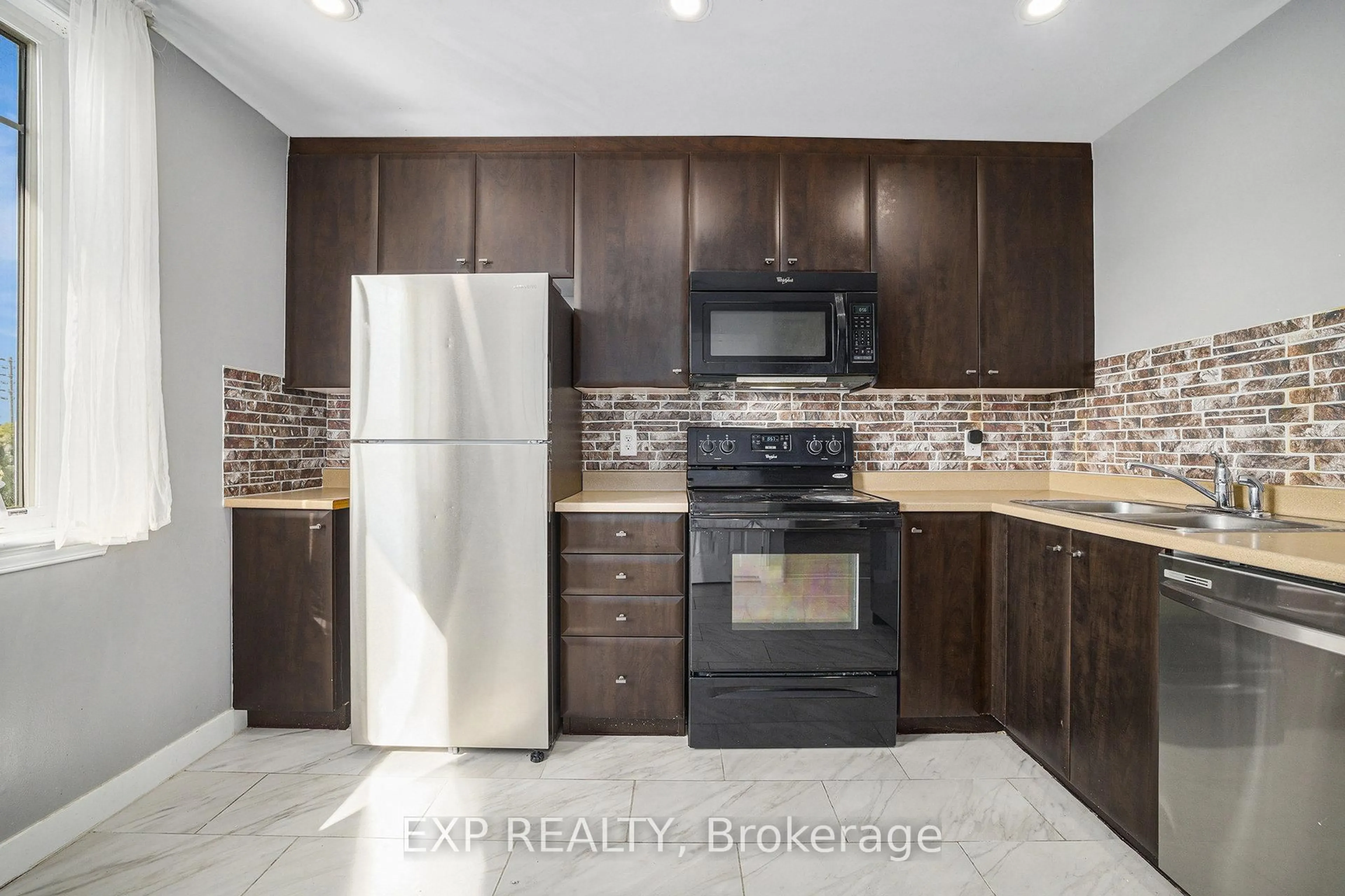 Standard kitchen, unknown for 250 Shanly Private, Ottawa Ontario K2J 5X6