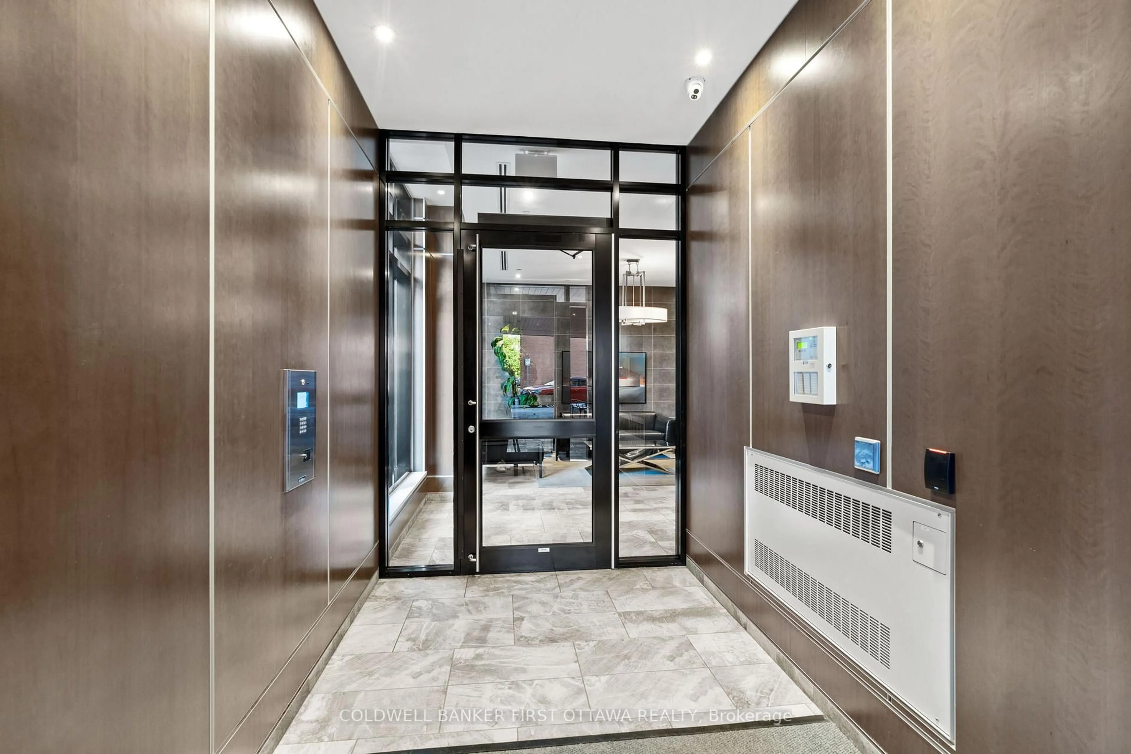 Indoor foyer for 10 ROSEMOUNT Ave #303, Ottawa Ontario K1Y 4G9
